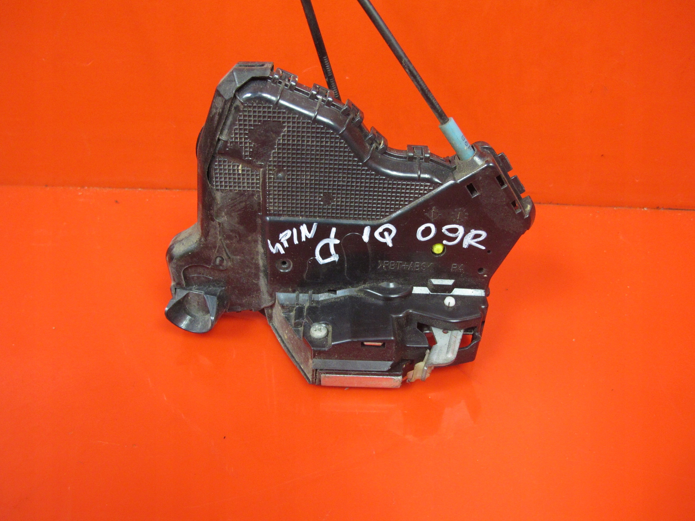 TOYOTA IQ 09- lock door right front 4 PIN EU