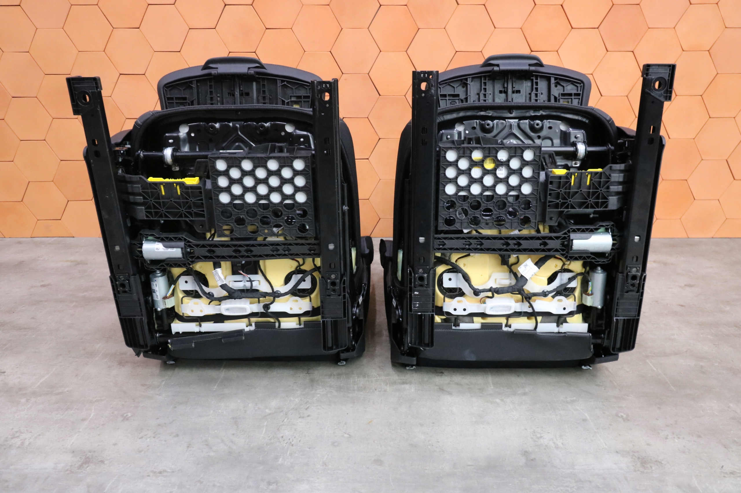 BMW i4 G26 inner seats side TUNEL m-packet WENTYLOWANE GRZANE