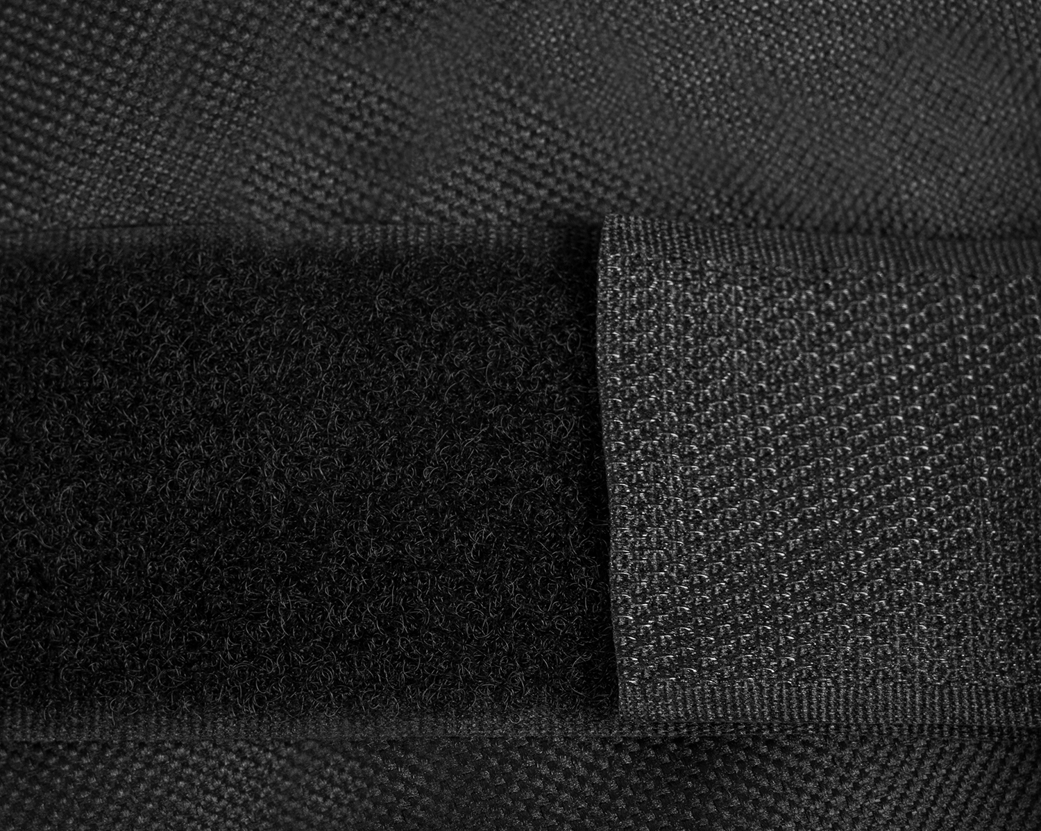 DUŻY POKROWIEC NA GRILL OGRODOWY WĘGLOWY / GAZOWY 147 x 75 x 131 cm Długość 147 cm