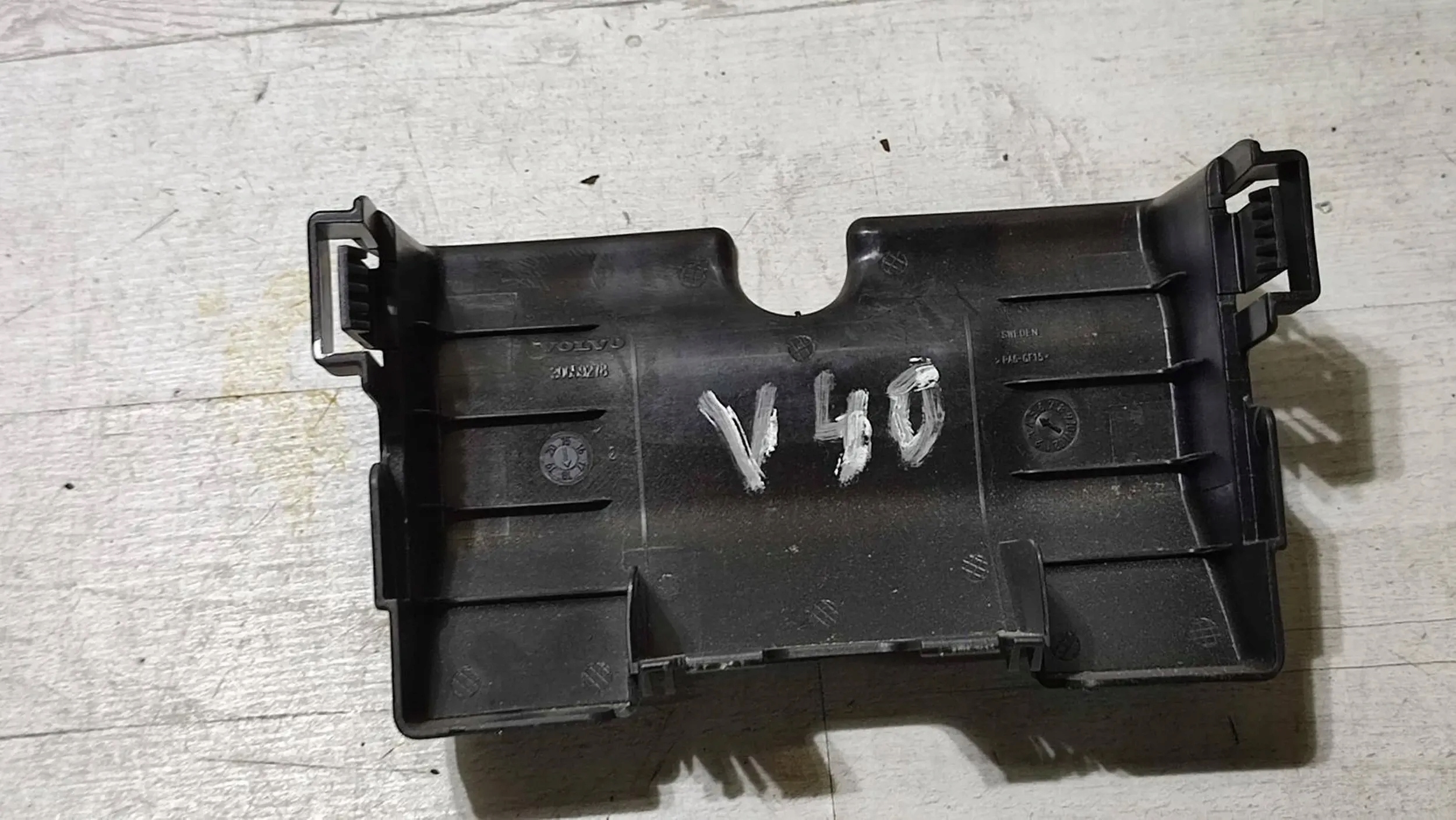 Volvo V40 II 2018r Abdeckung des Sicherungskastens