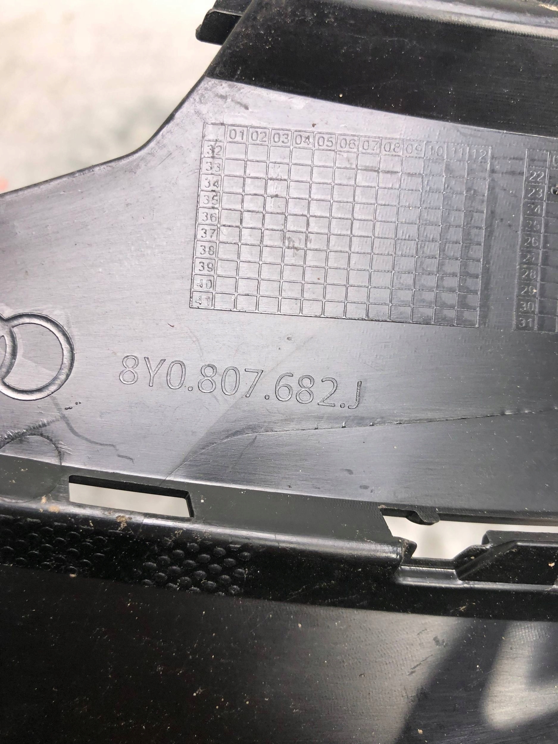 grid of a bumper right front S-LINE AUDI A3 LIFT 8Y0807682J