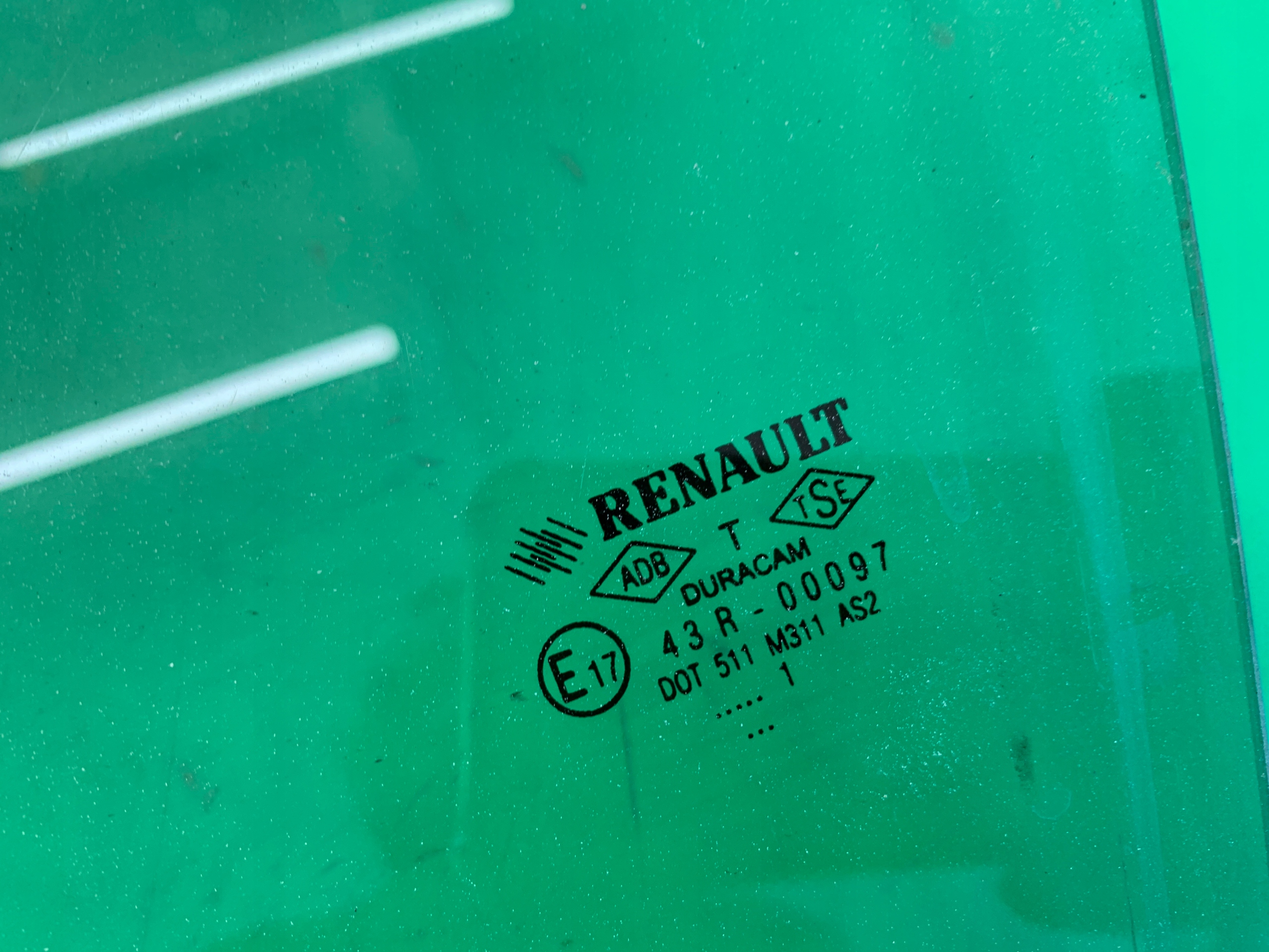 SZYBA BOCZNA DRZWI LEWA PRZEDNIA RENAULT CLIO II 2 LIFT 01-05 5 DRZWI Wersja Europejska