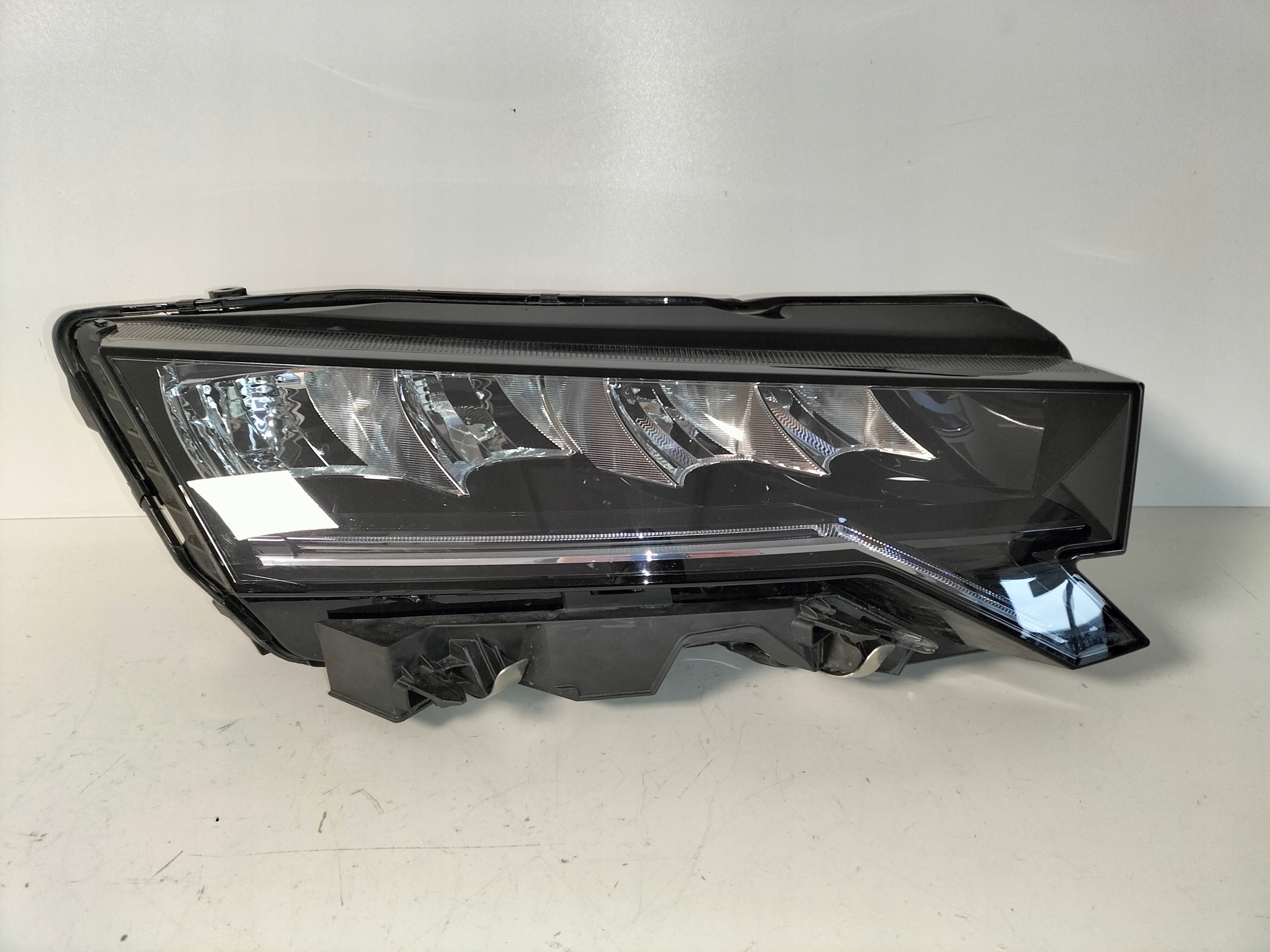 light front reflektor right SKODA OCTAVIA 4 IV LIFT 24- FULL LED