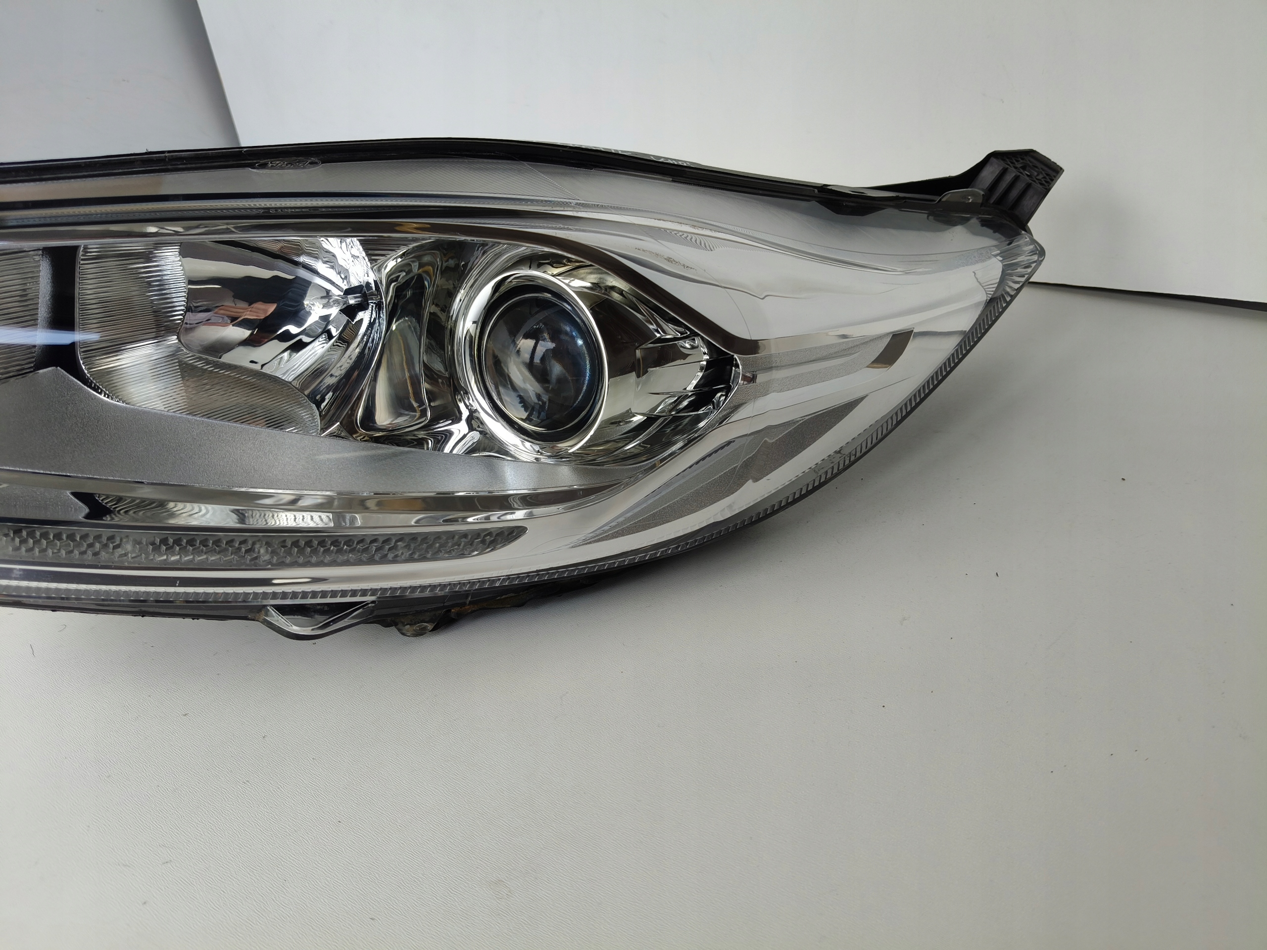 light left REFLEKTOR FORD FIESTA MK7 12- LIFT LED