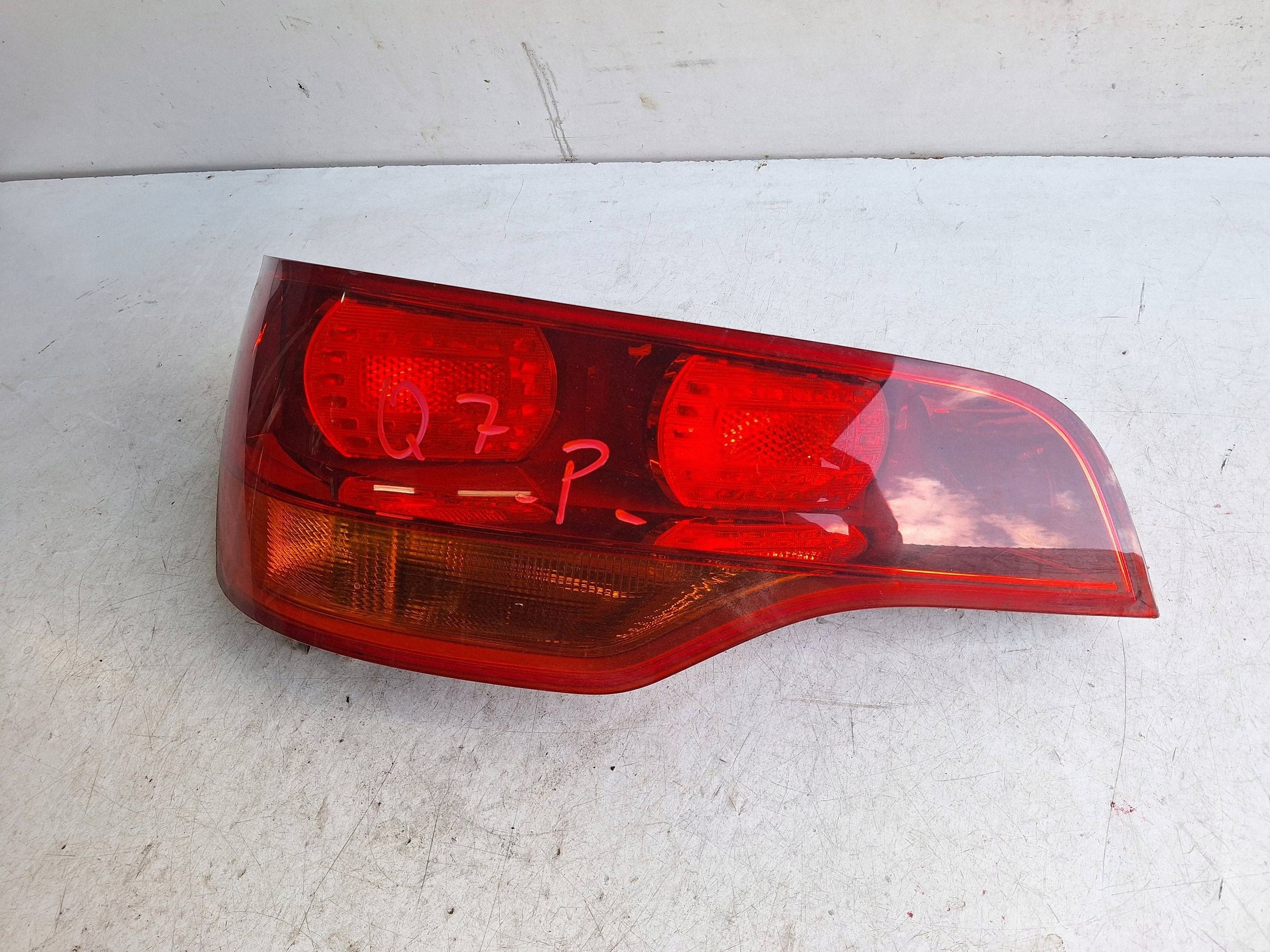AUDI Q7 4L 05-09 light left rear part 4L0945093