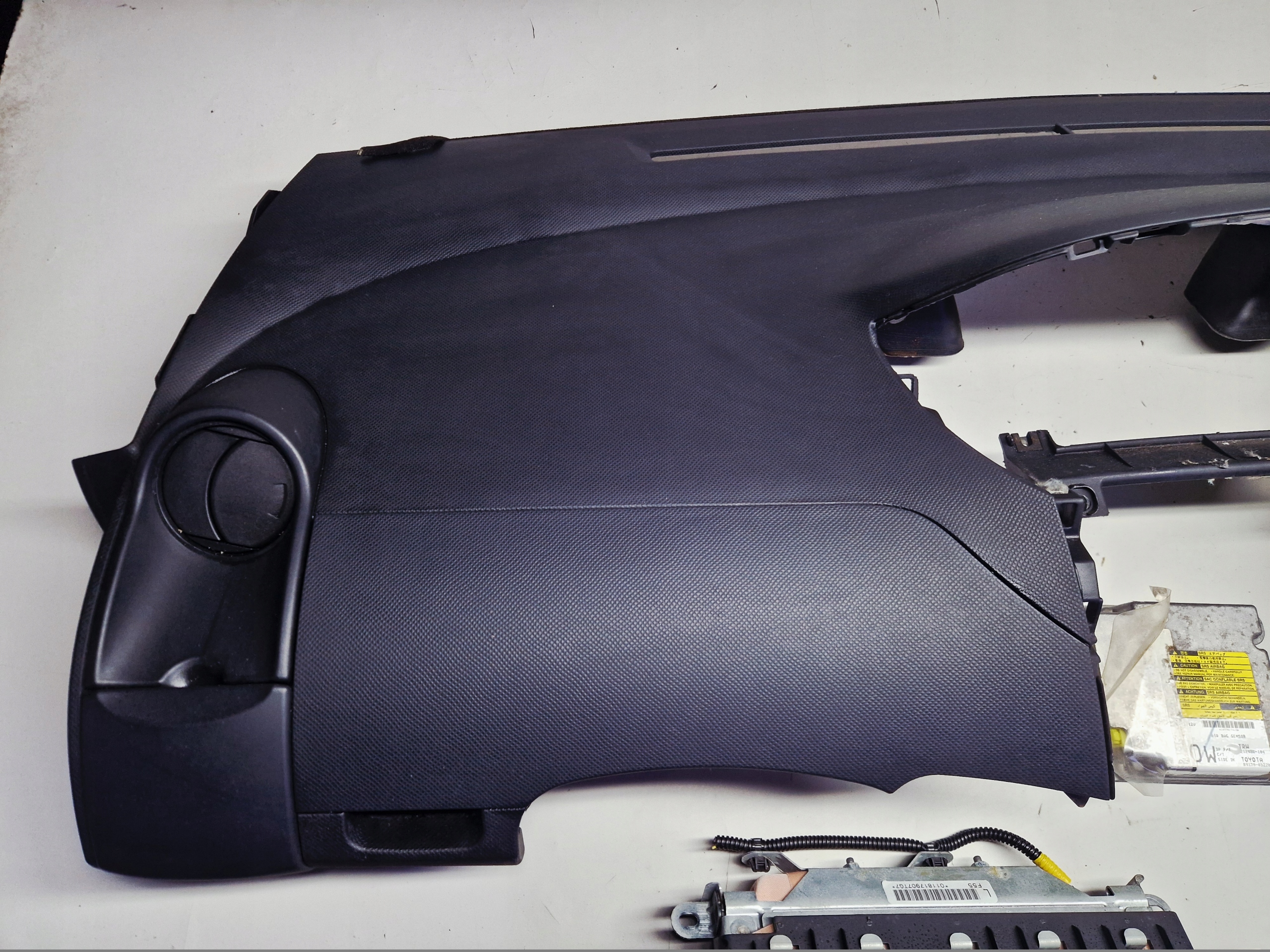 TOYOTA YARIS II dashboard console airbag SENSOR tension belts KOMPLET