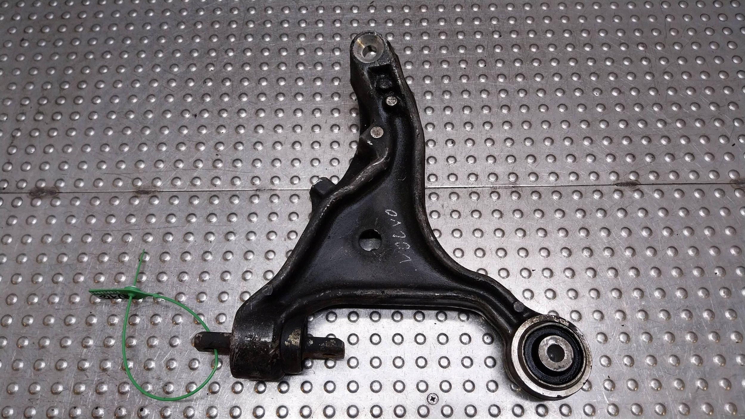 arm left front 9492107 P8649541 VOLVO S80 and