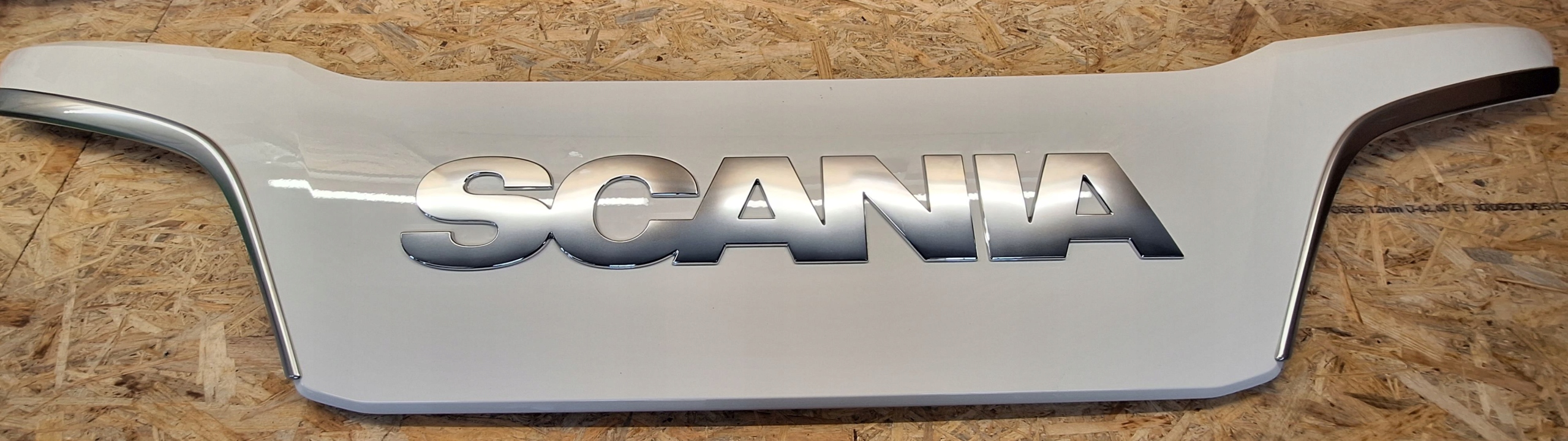 LOGO ATRAPY MASKI GÓRNY SCANIA R S P G NGS NOWY 2542870 2977830 ORYGINAŁ Numer katalogowy części 2542870 2977830 2838698