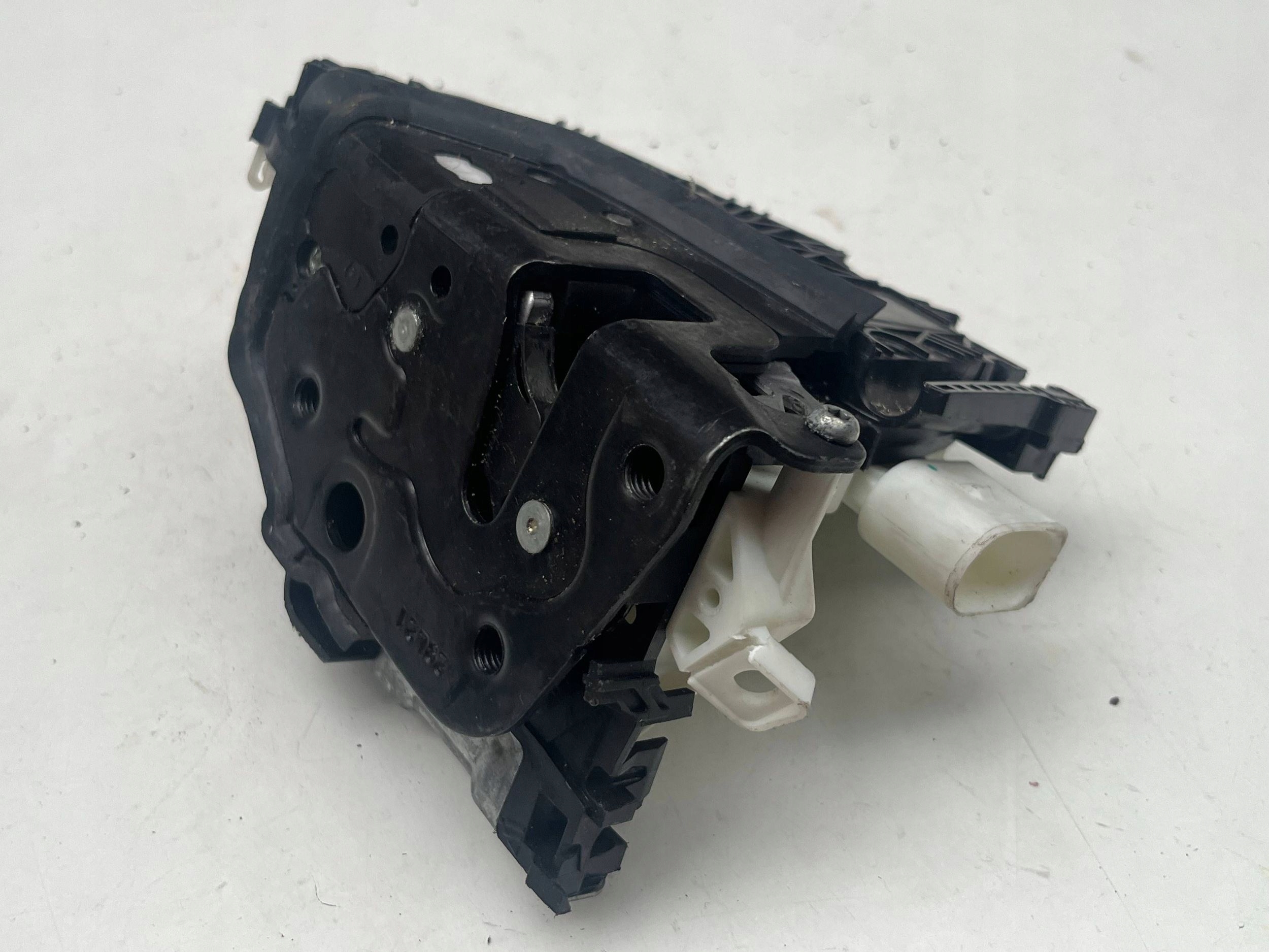 AUDI A6 C7 lock door left rear part 4G0839015M @M