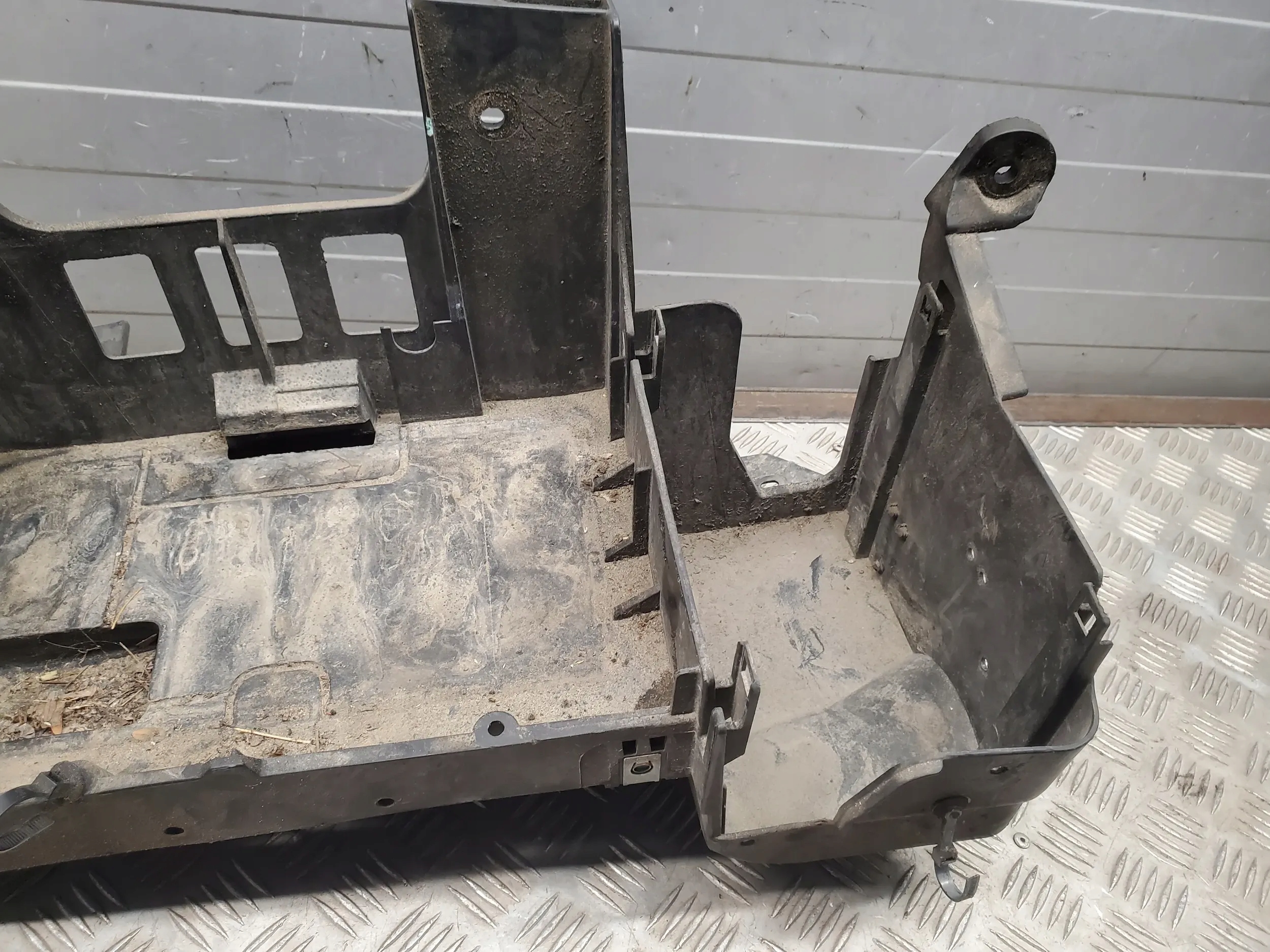 Dodge RAM 2010-2018 5.7 OEM 55372500AE Obudowy akumulatorów Typ samochodu 4x4/SUV