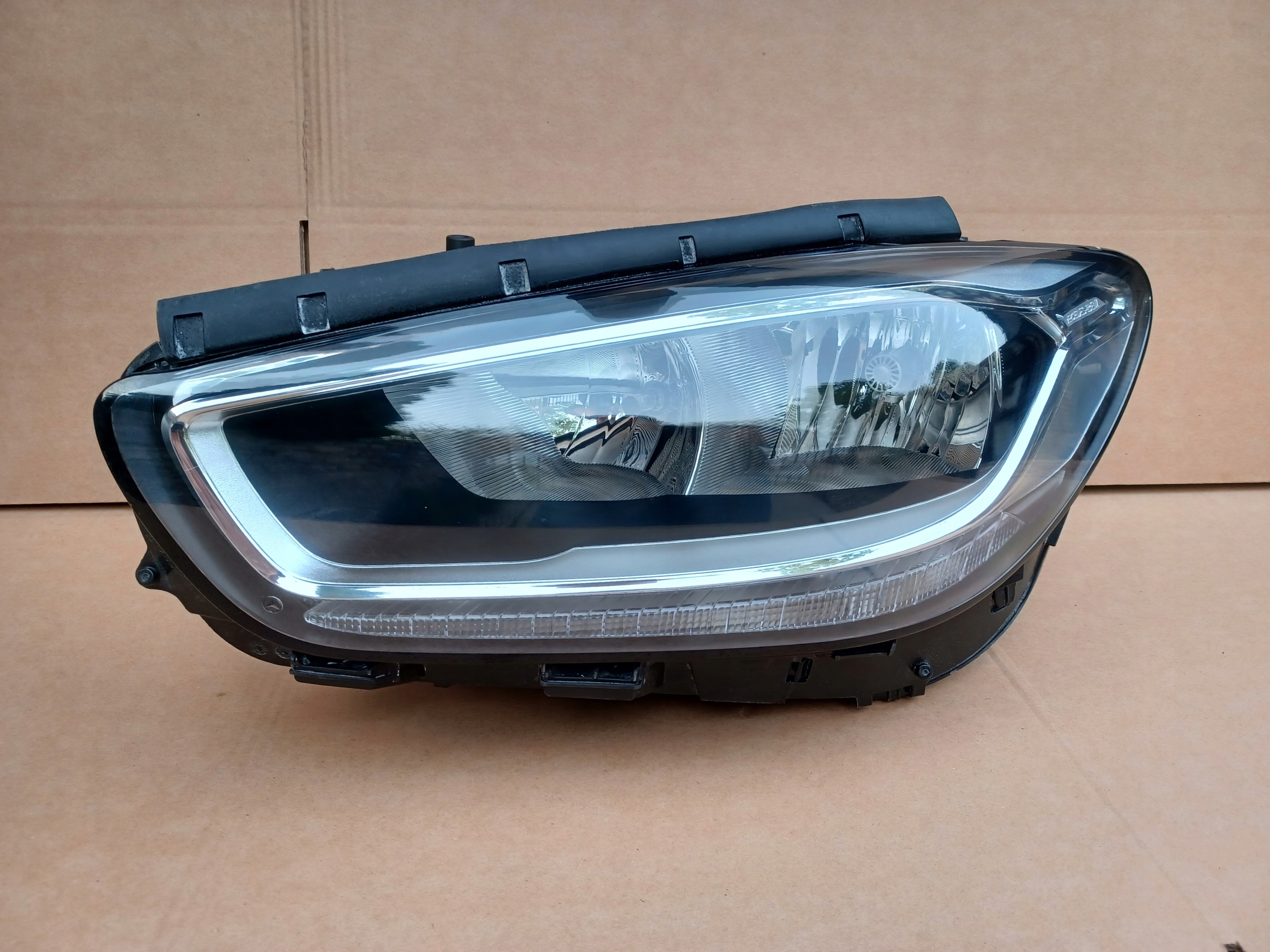 Фара передняя лева Mercedes Цитан II 2 W420 A420