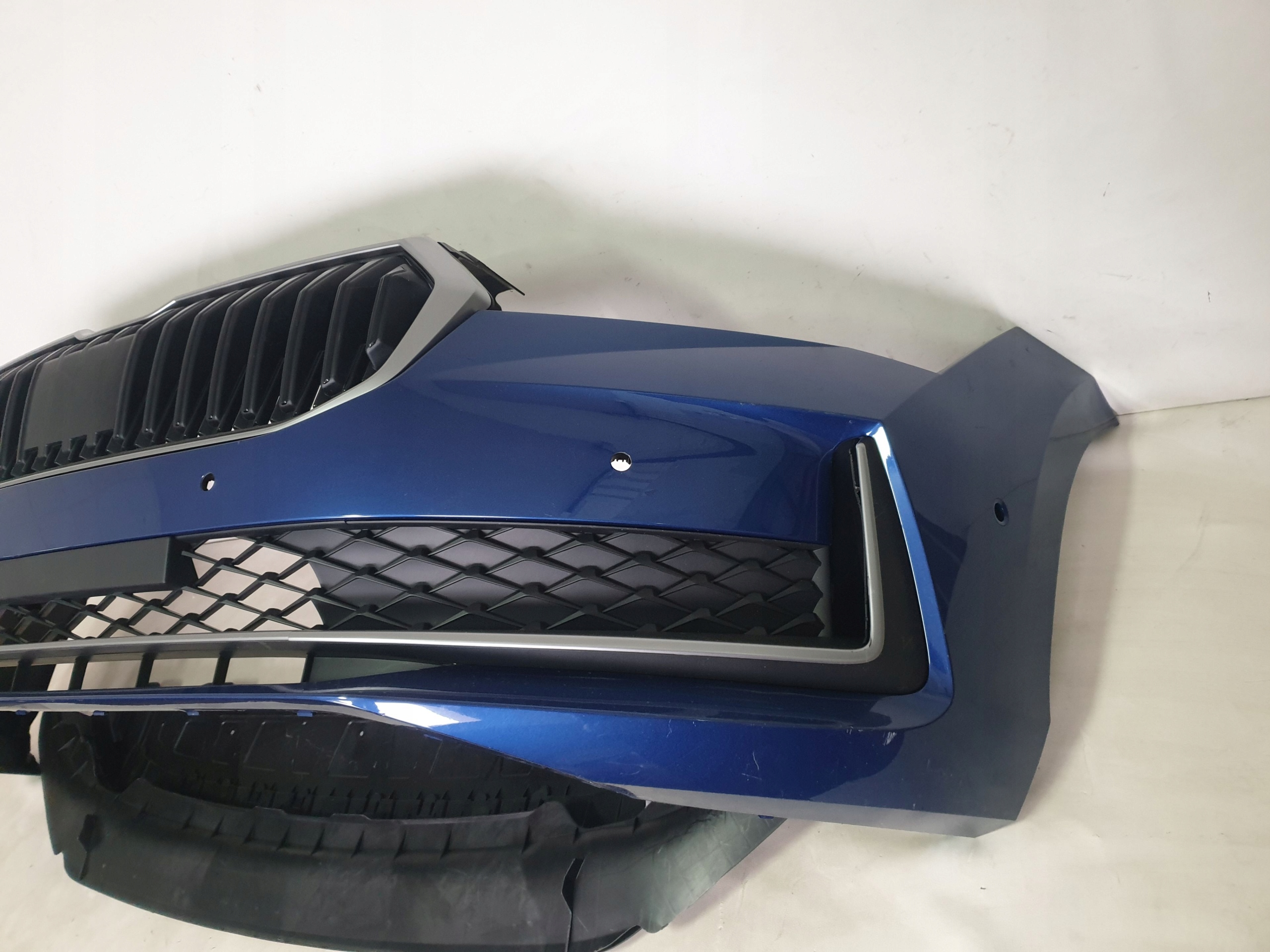 SKODA SUPERB IV 3P0 23-> bumper front front 6 x PDC cover 3P0807221