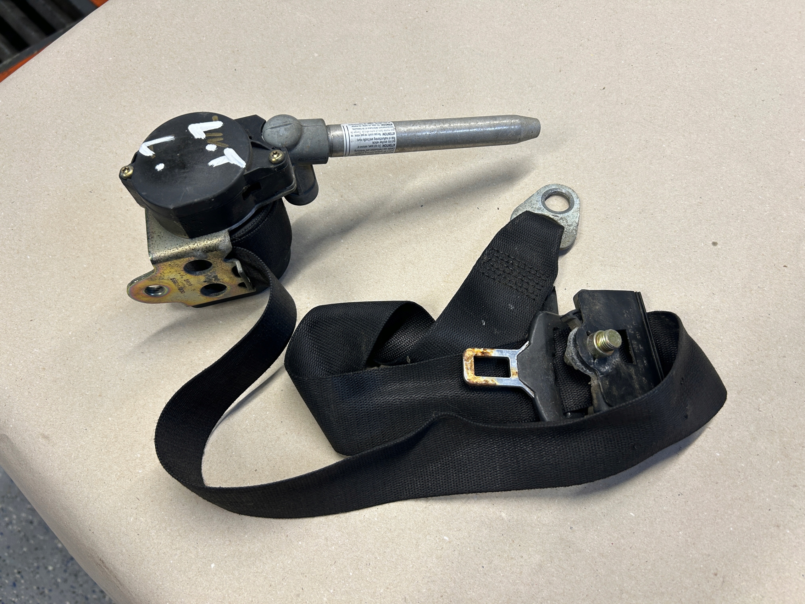 vw LT MERCEDES SPRINTER 903 ремень безопасности водителя