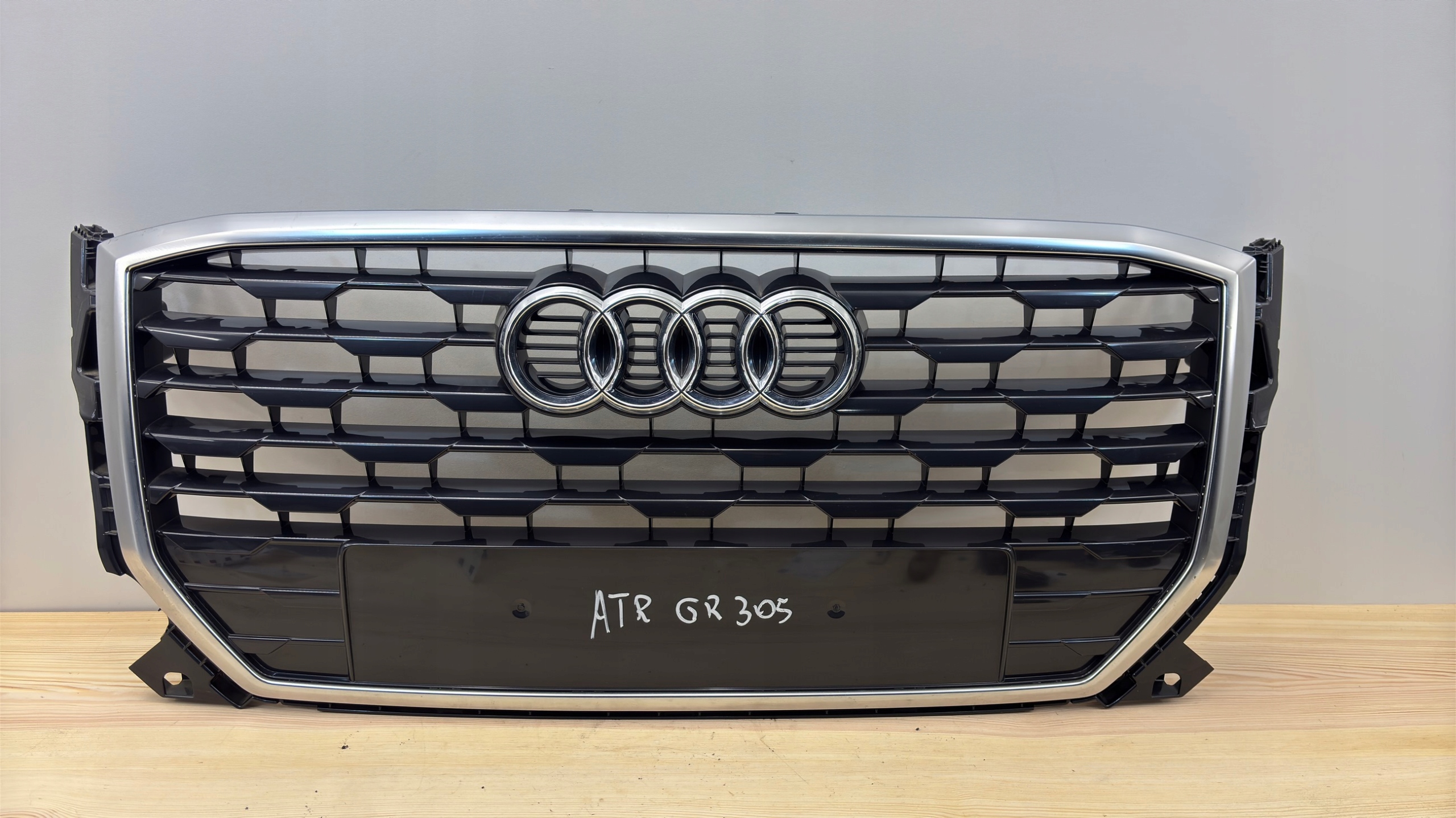 Audi Q2 Kühlergrill FRONTGRILL Kühlergitter 81A8536510G - Thumbnail 1