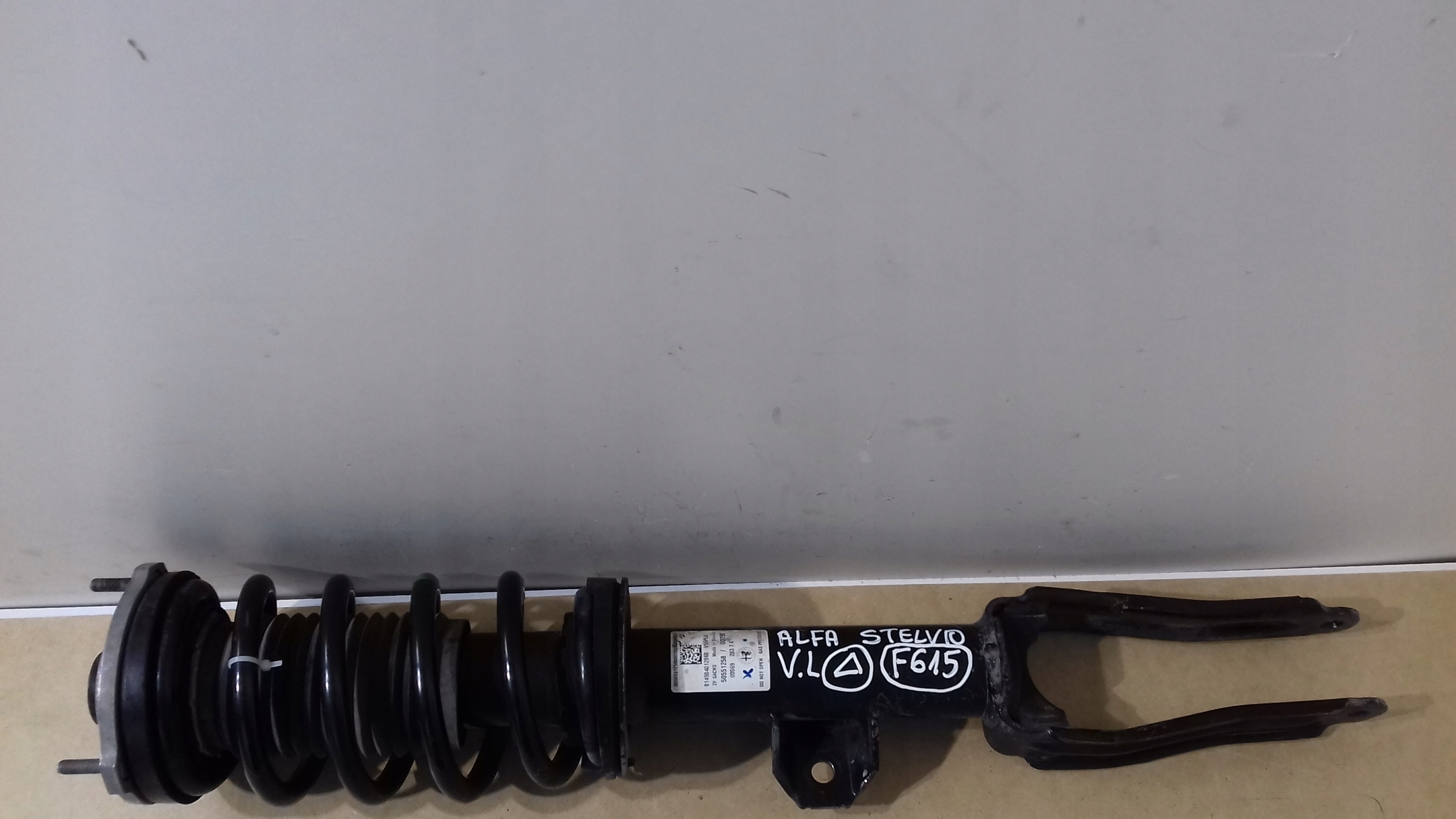 ALFA ROMEO STELVIO shock absorber left front Q4