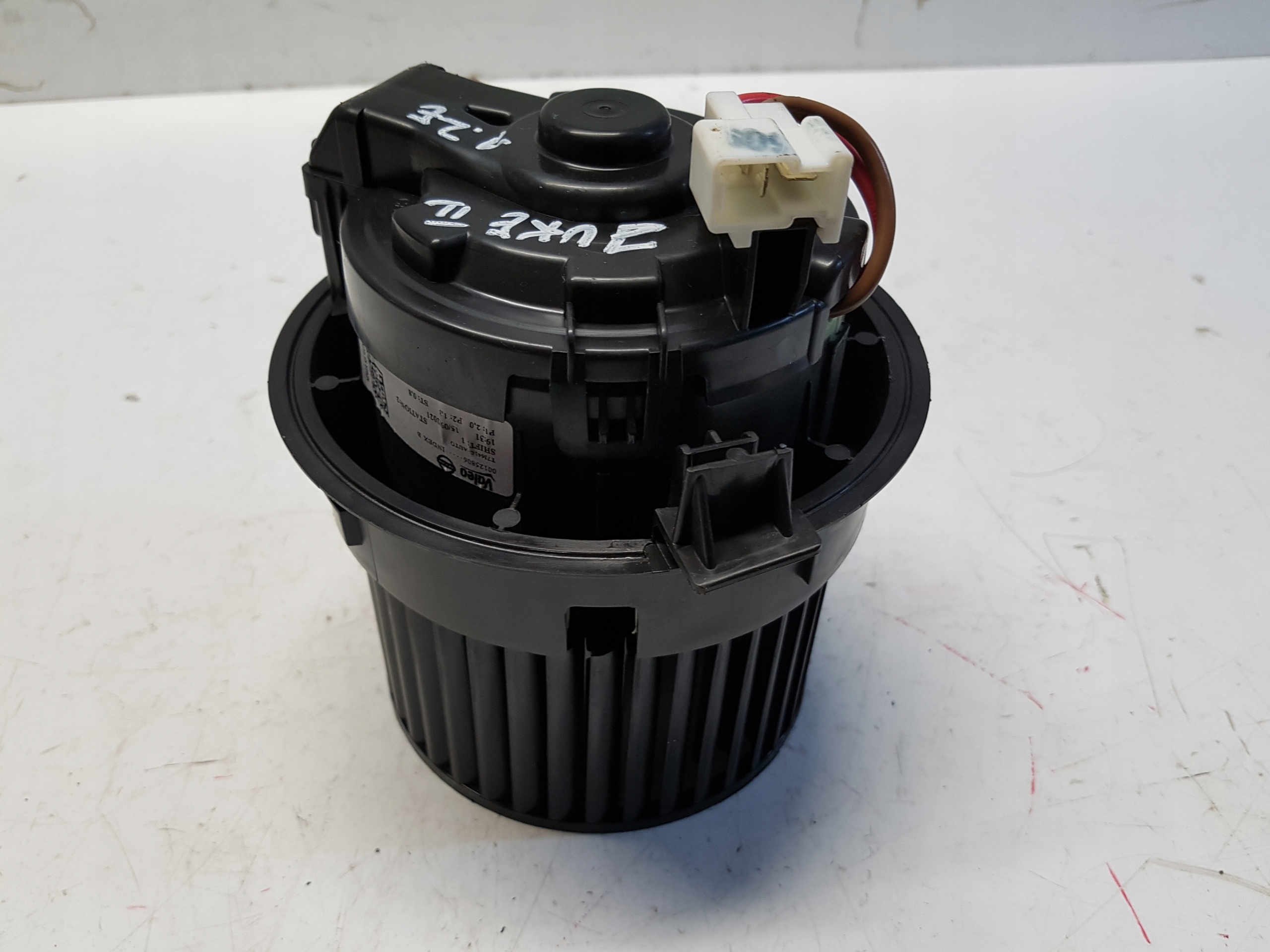 JUKE II 2 F16 0.9E ventilátor tOPENÍ klími