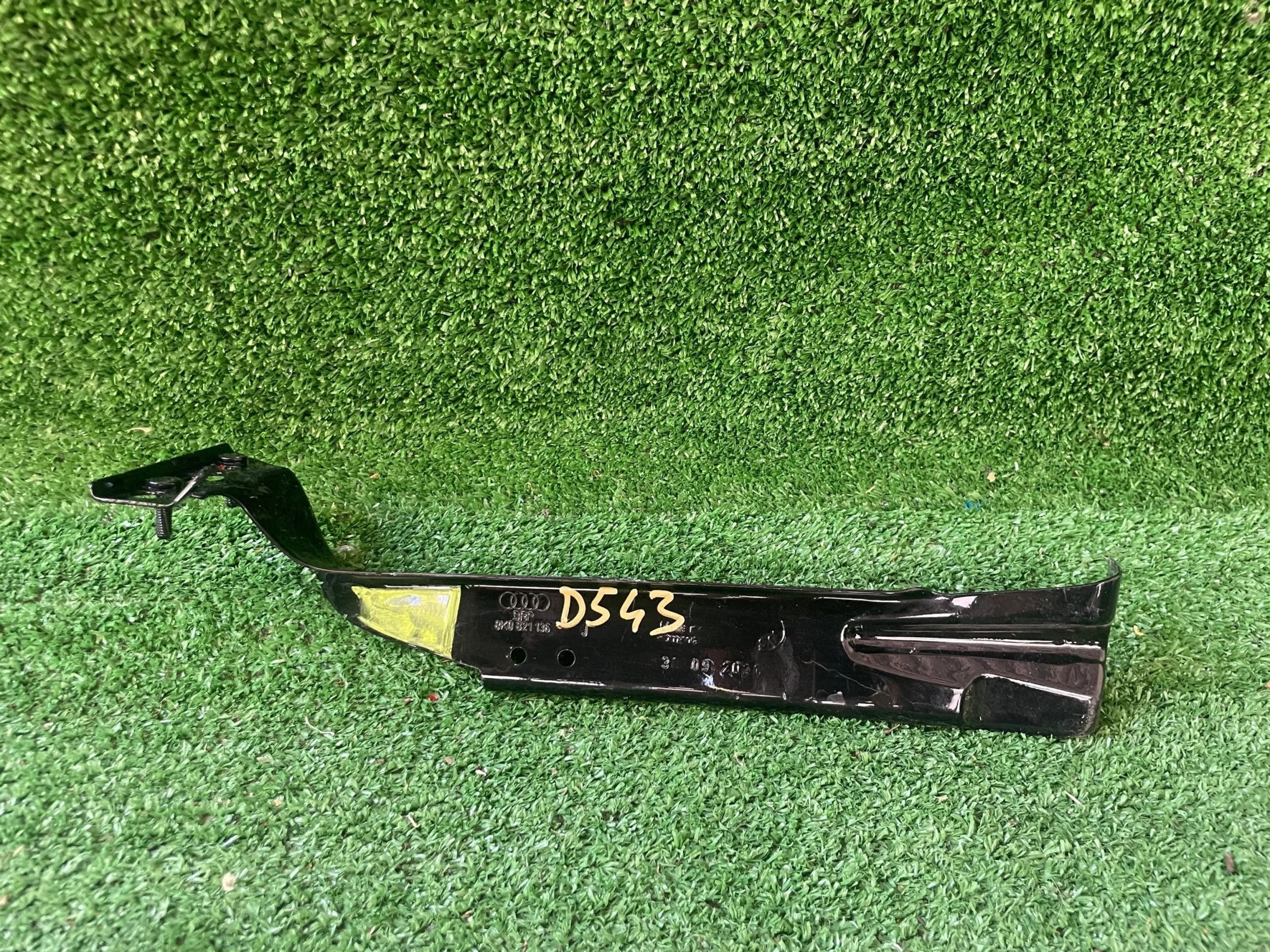 AUDI A4 B8 LIFT console aile gauche 8K0821136