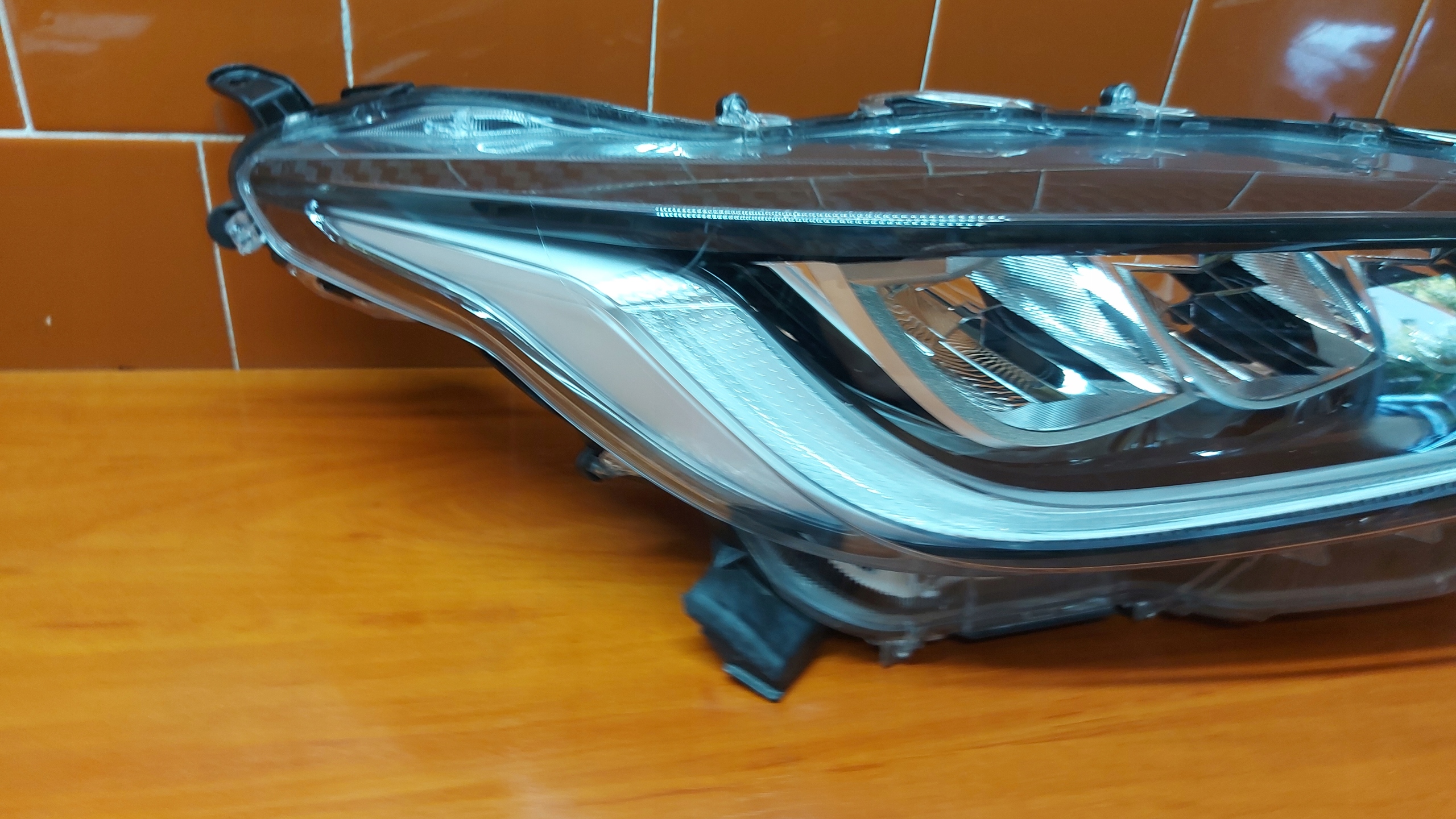 REFLEKTOR light right right front TOYOTA YARIS IV 20