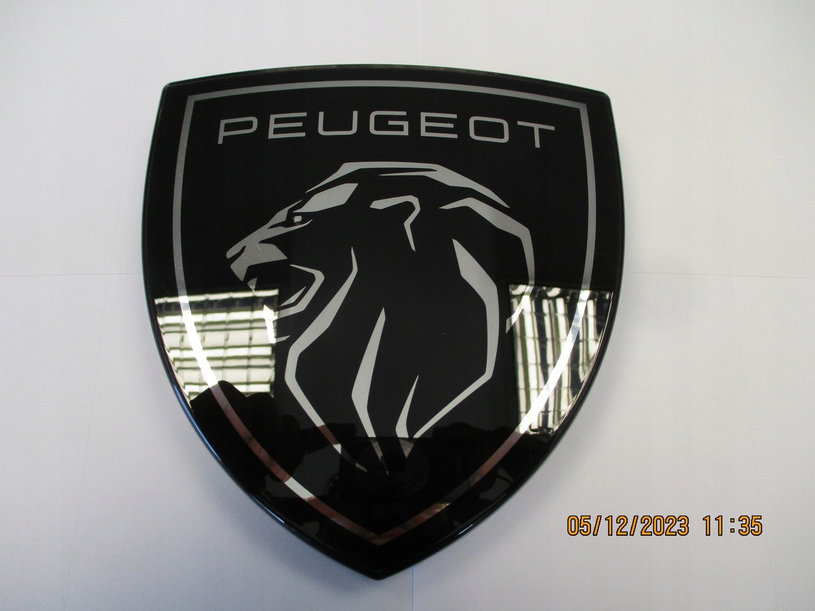 LOGO ZNACZEK EMBLEMAT PEUGEOT 9838469680