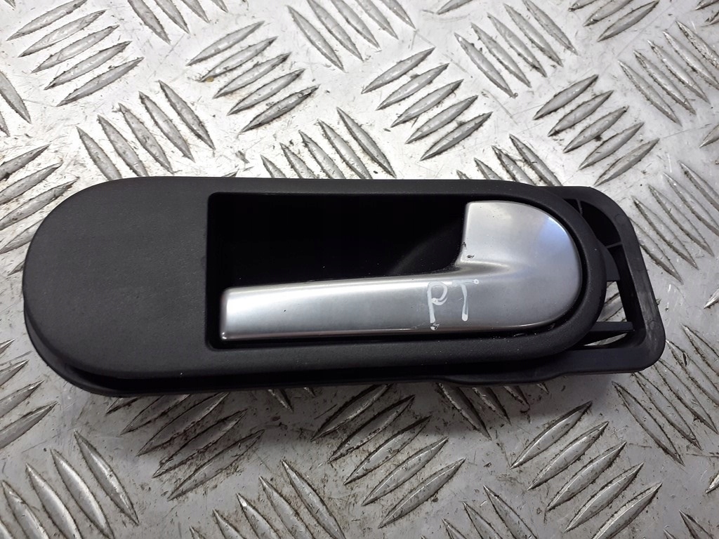 правая ручка двери внутренняя vw Golf V PLUS 5M0837198