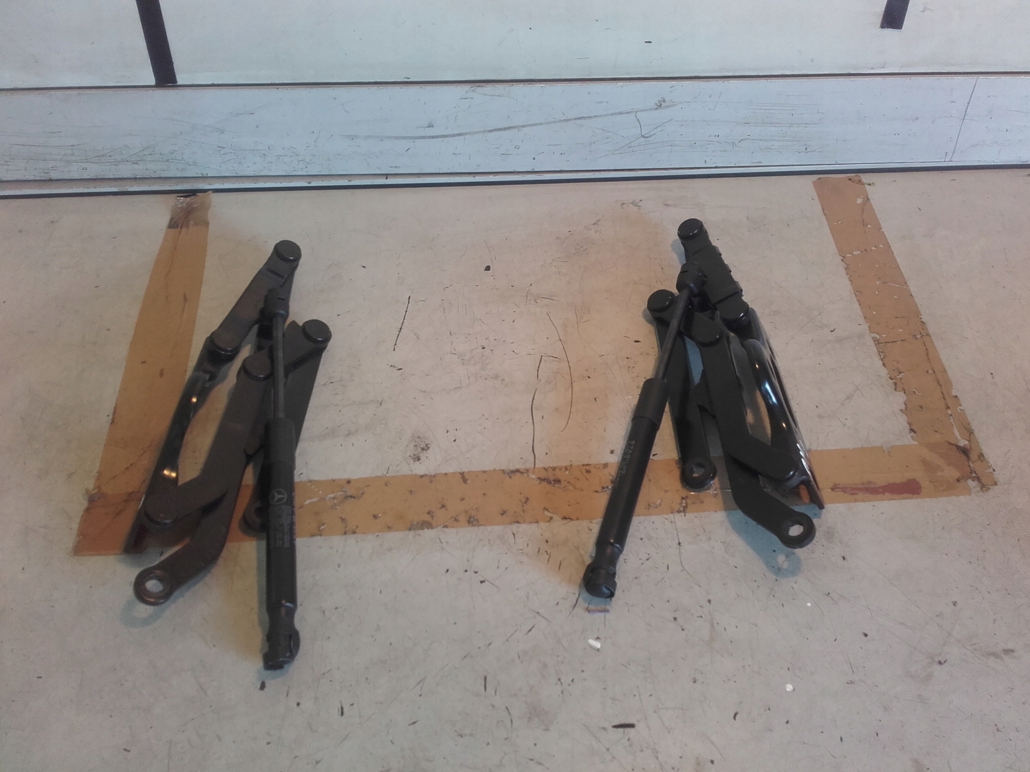 A1717500072 - MERCEDES SLK R171 FLAP HINGE левый правый привод