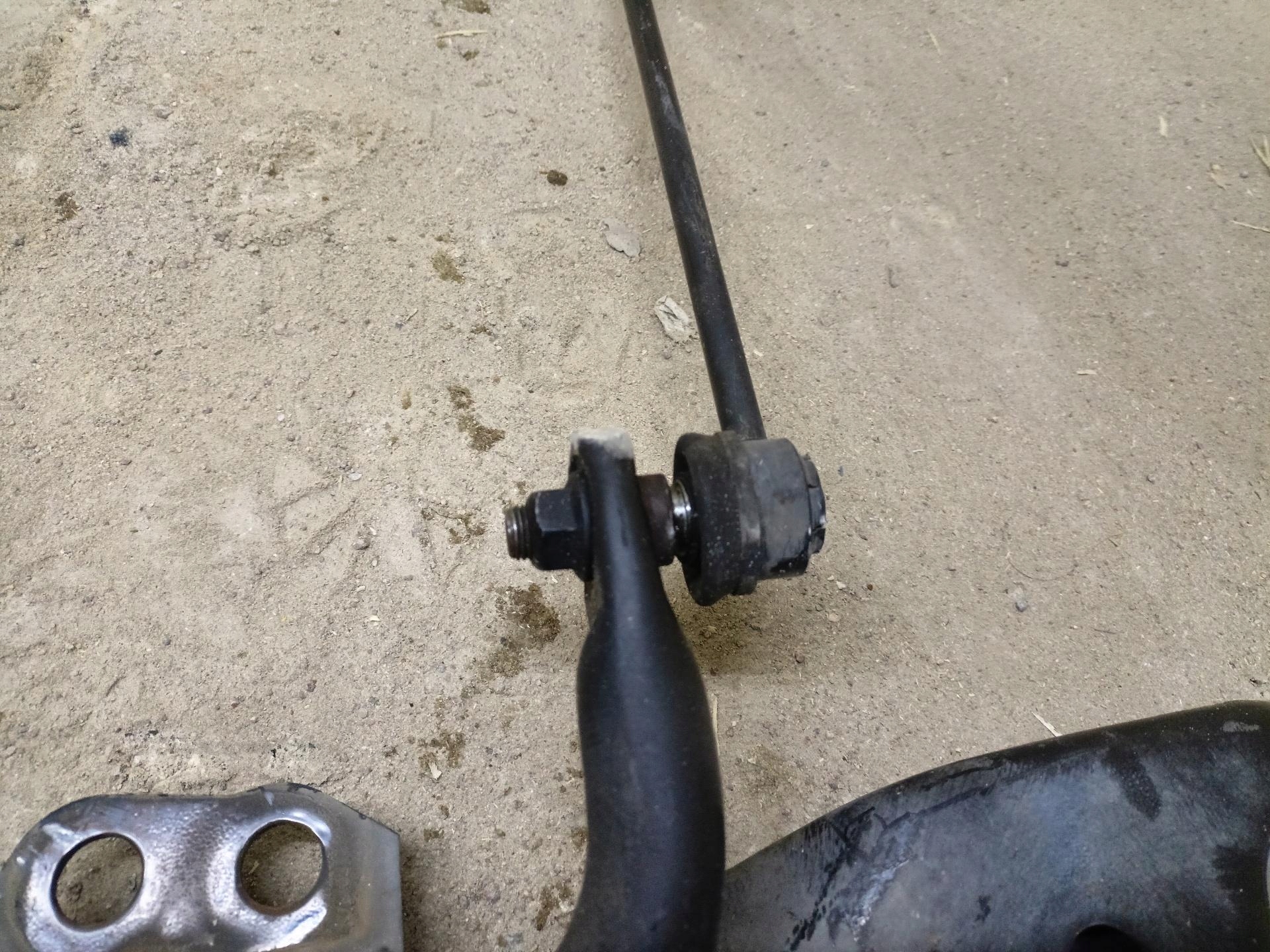 axle beam suspension beam front Toyota Prius plus ZVW40 2012