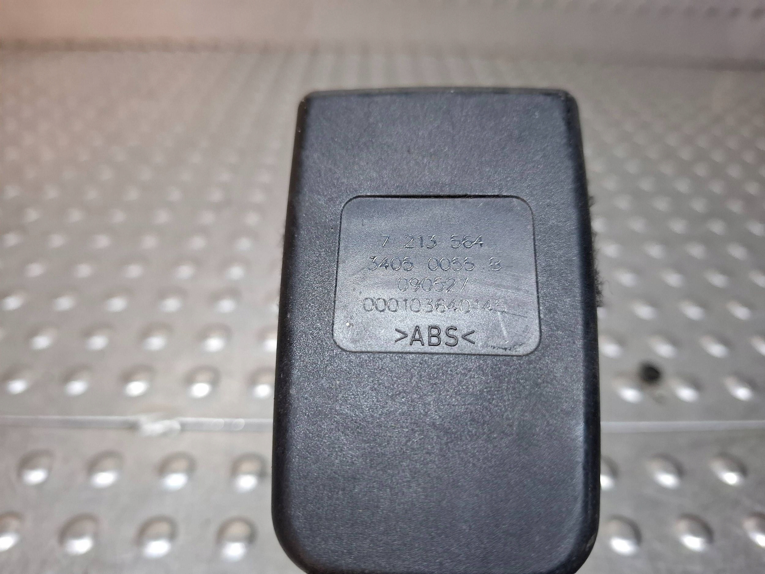 napínač stěny pravý předek 7213564 9119542 BMW E81 E87 E82 E90 E91 E92 E84