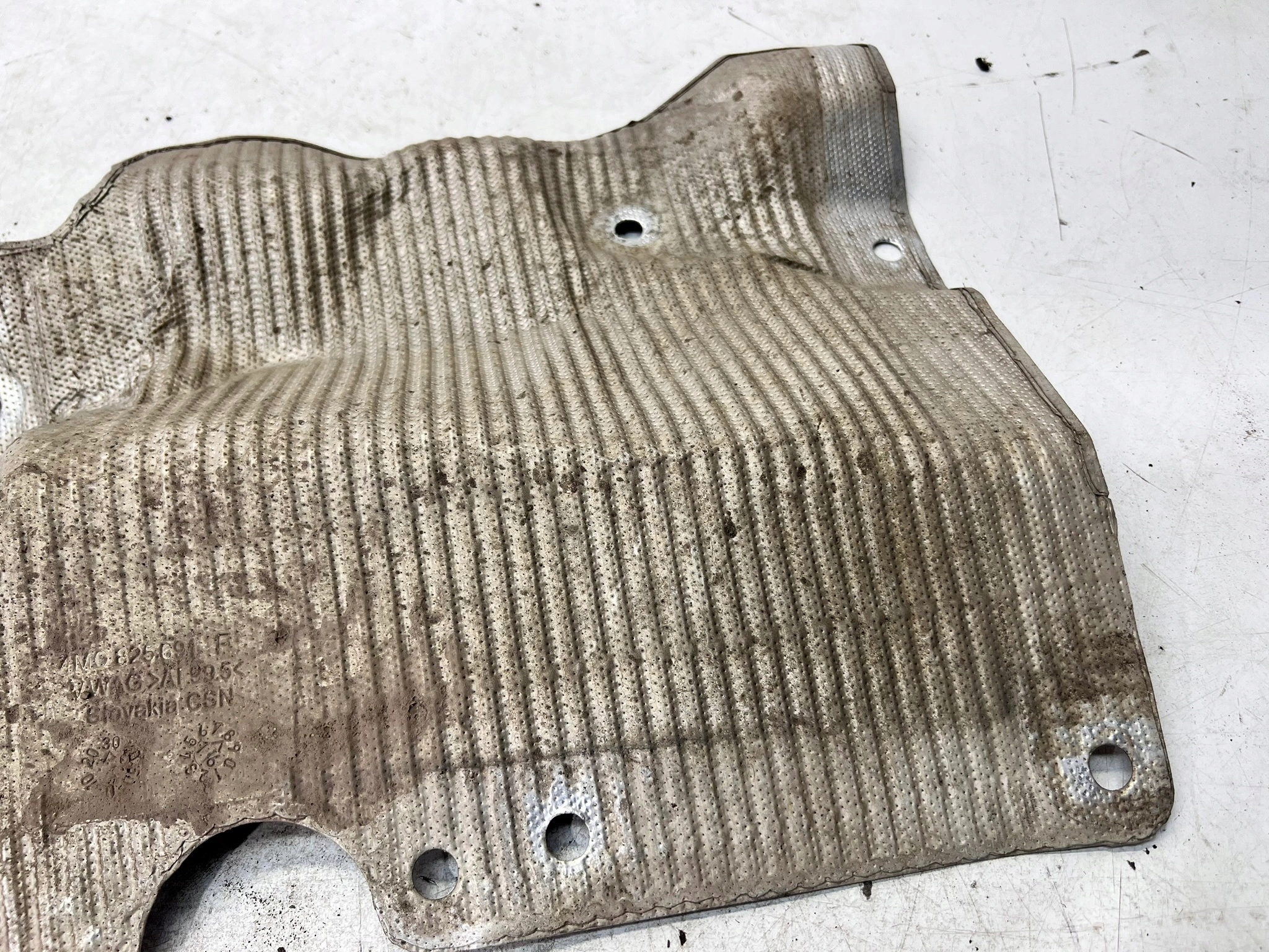 kryt TERMICZNA výfuku AUDI Q7 4M 4M0825691F