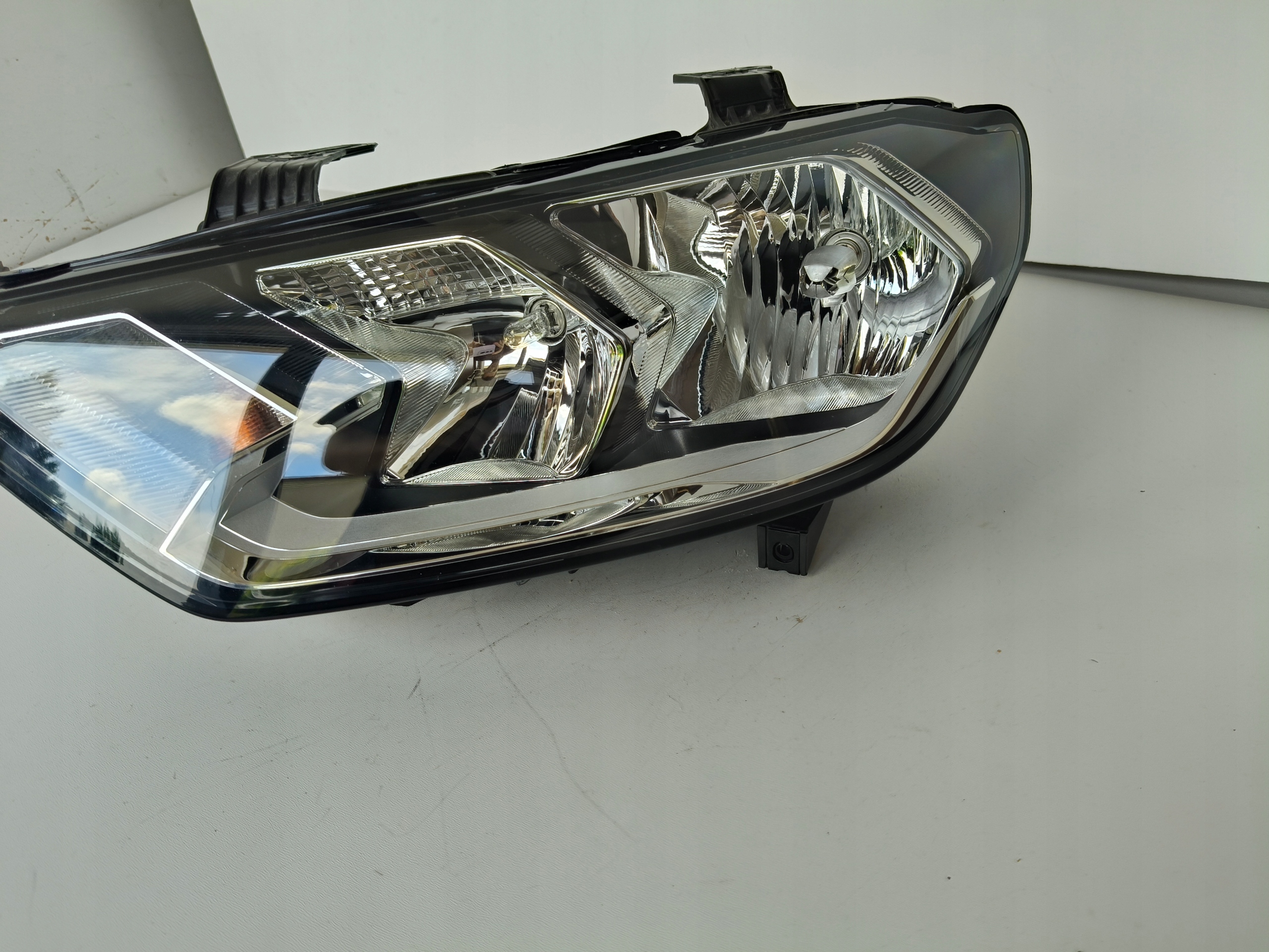 light left REFLEKTOR AUDI A1 82A 18