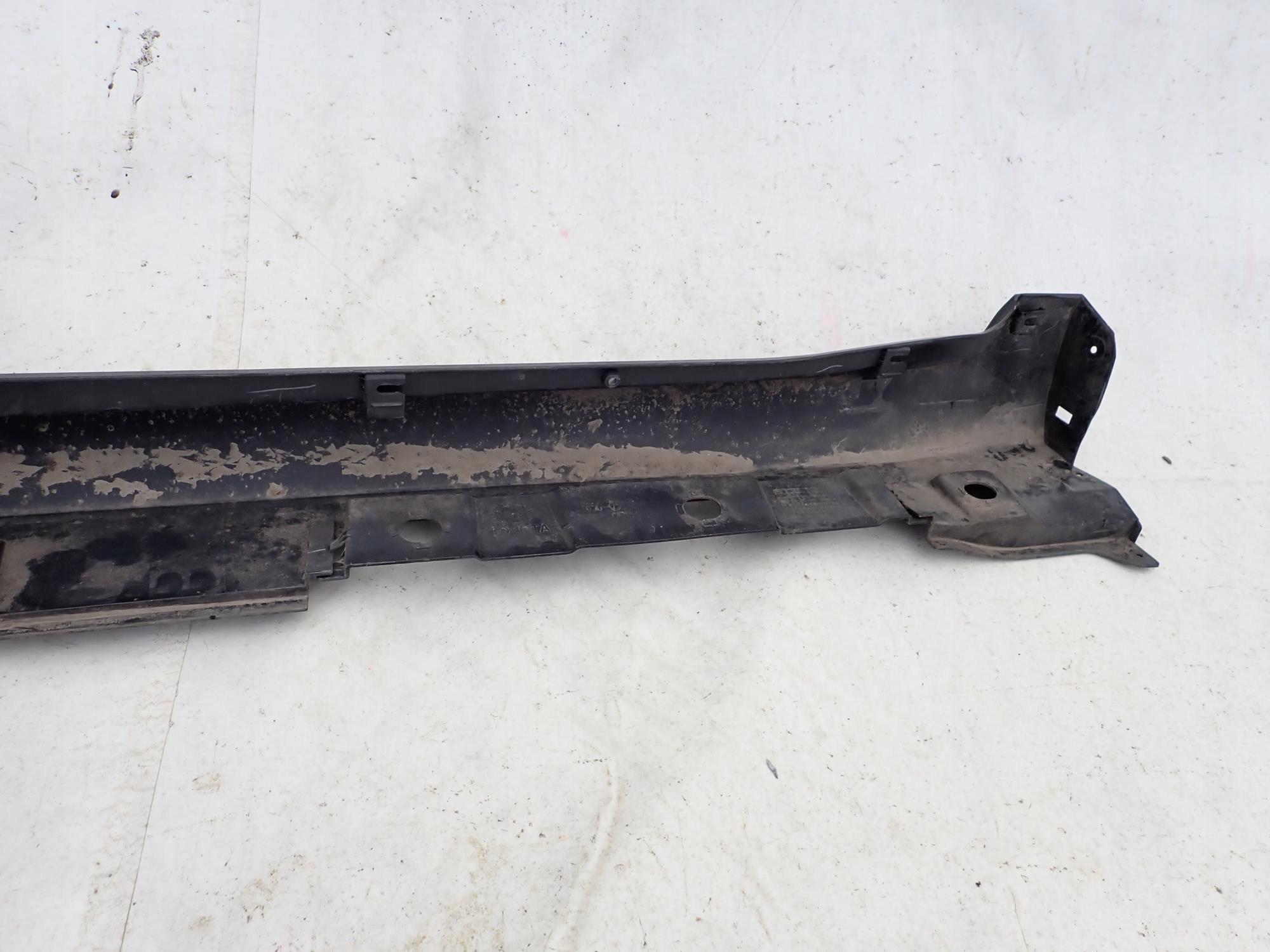 TOYOTA AVENSIS III 3 09-15 moulding threshold right