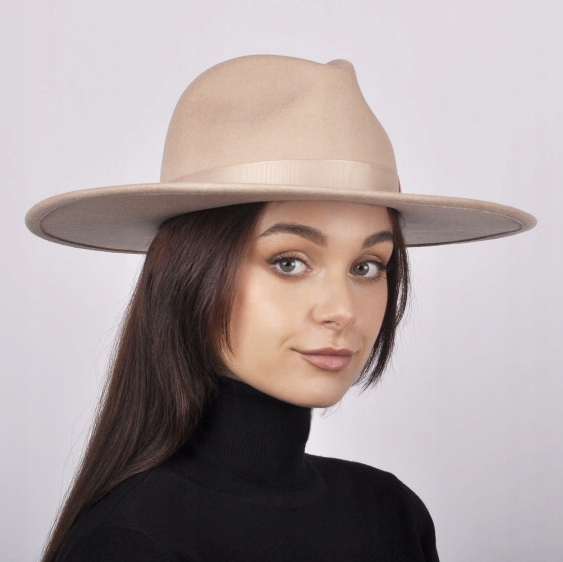 

Kapelusz damski fedora Monterey jasny beż 55