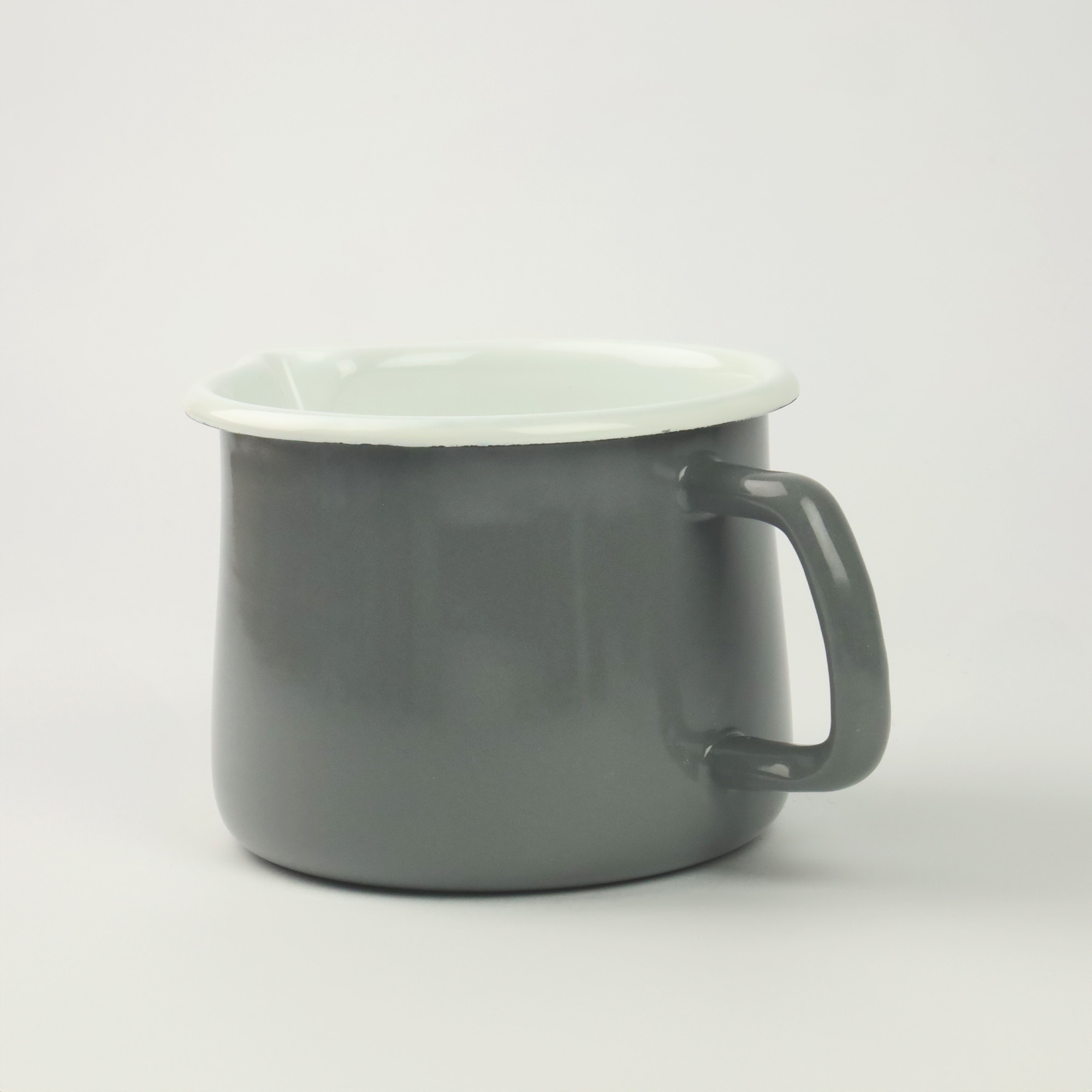 EMALIOWANY KUBEK Z WYLEWKĄ DZBANUSZEK NA KUCHENKĘ Z DZIÓBKIEM 1,7L SZARY