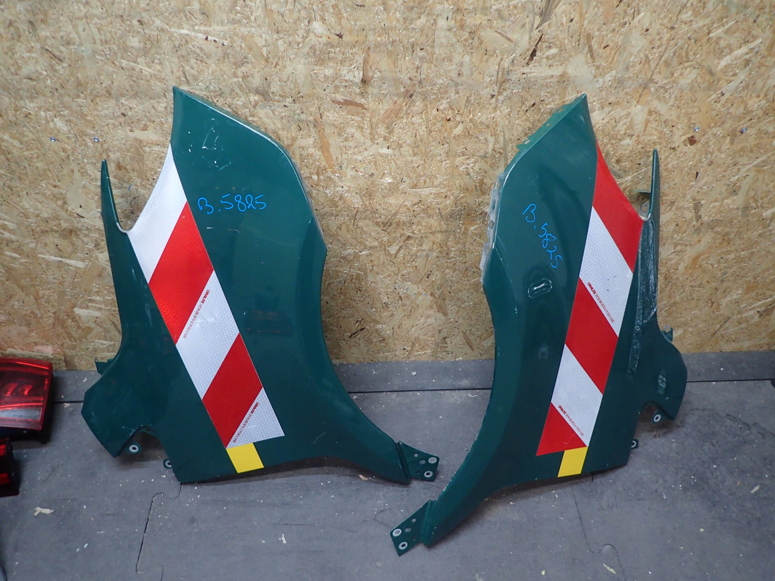 FENDER FRONT RIGHT LEFT MERCEDES SPRINTER W907
