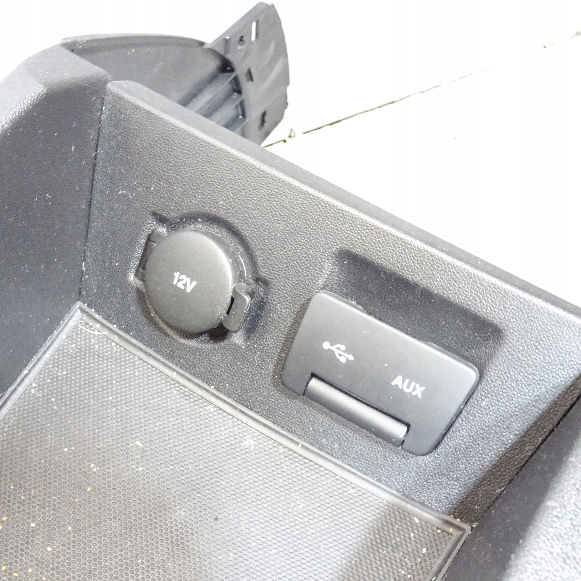 KIA PRO CEED and TUNEL central