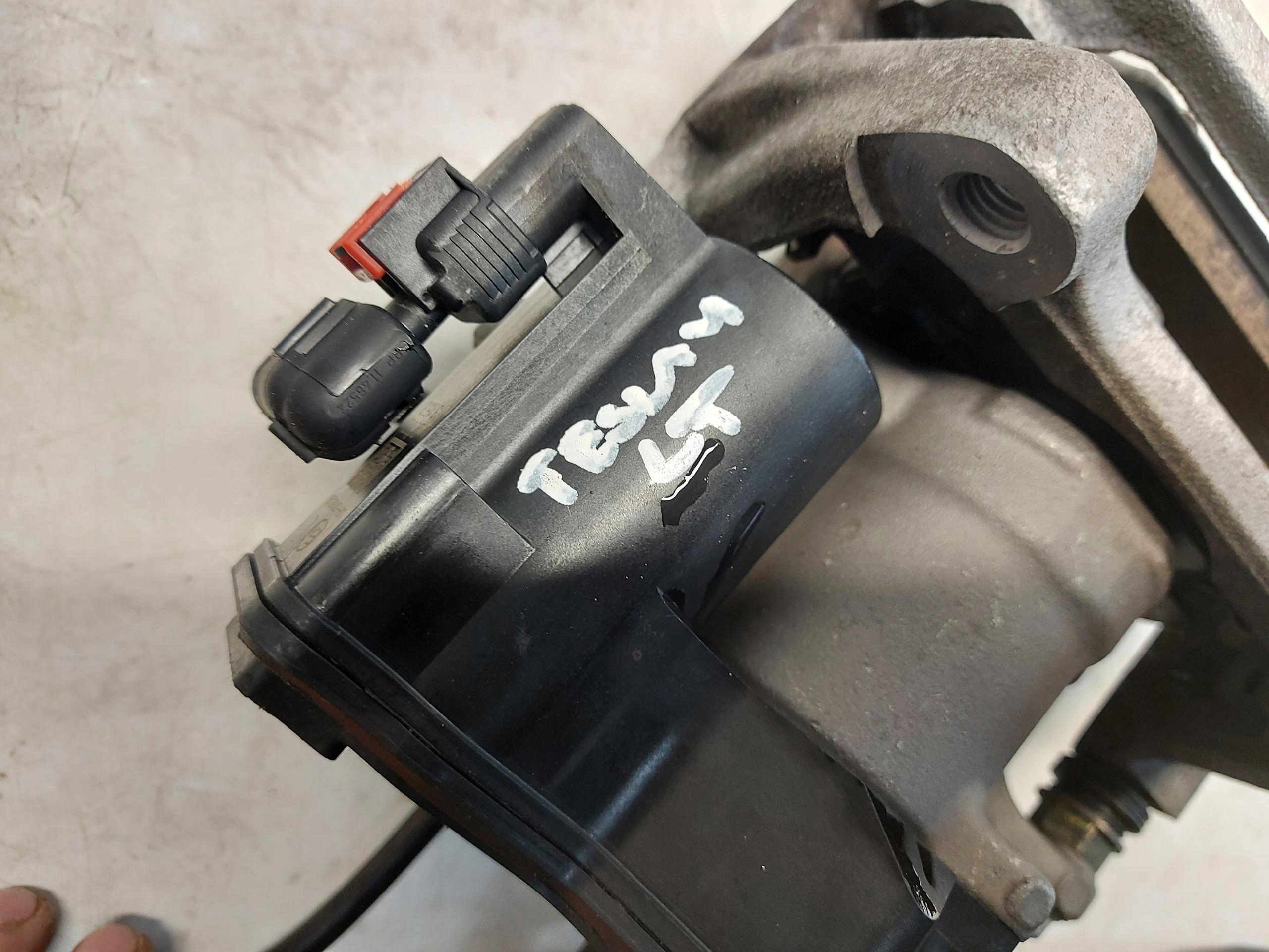 TESLA MODEL Y 2023r caliper brake rear part left 1044625-00-B