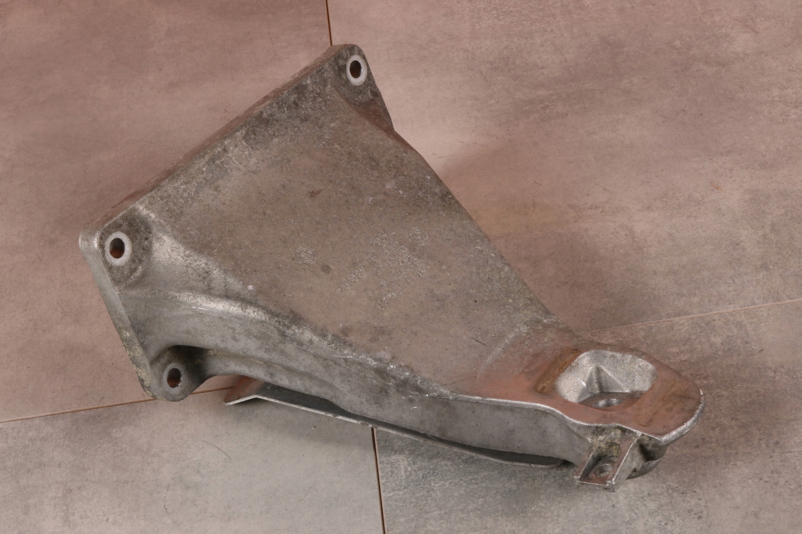 BMW E65 730i E66 730Li M54 Support Support plaque Moteur 6758474 6759545