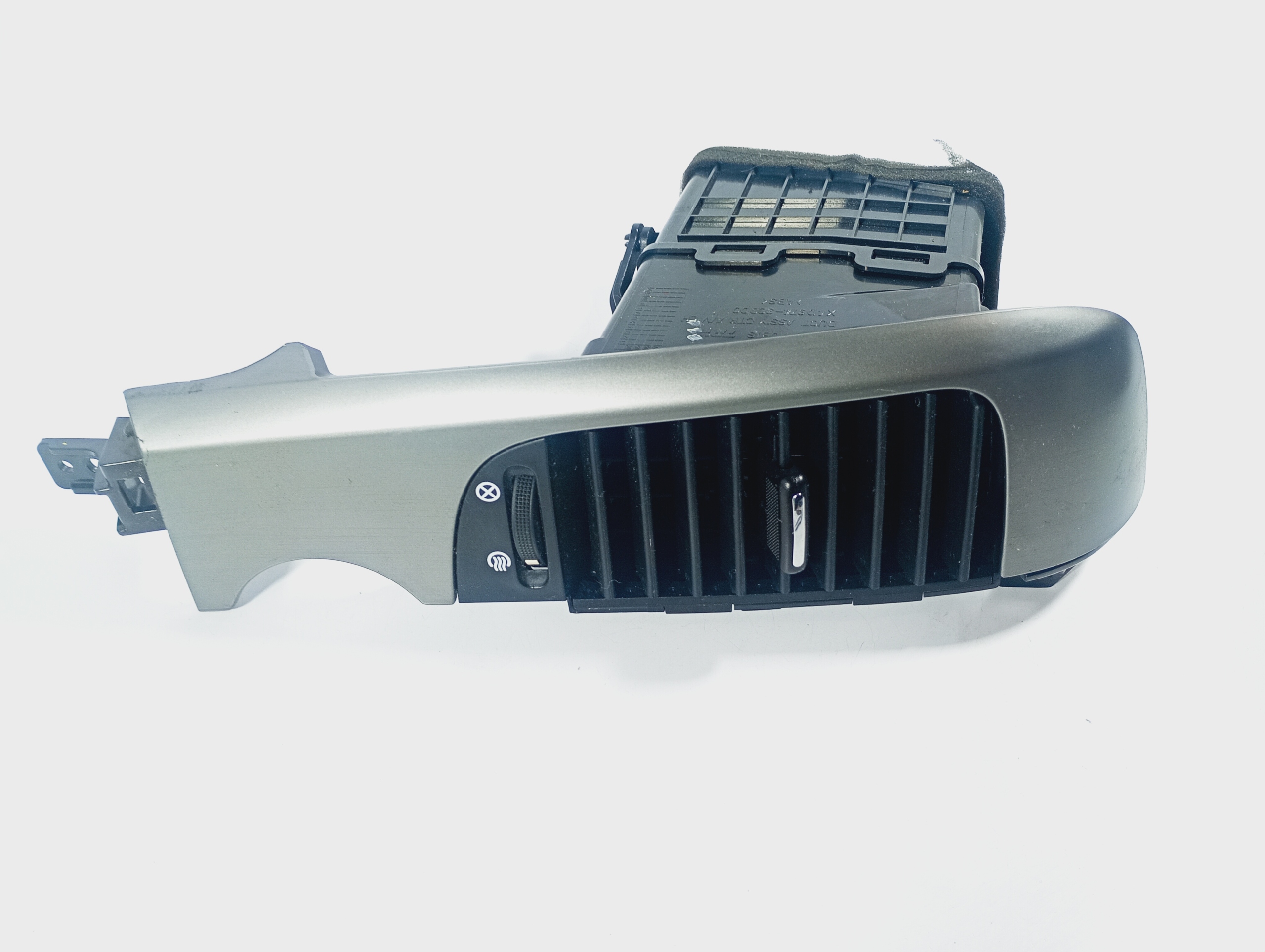 grid air conditioning devices air central left OE X4D97430000 Kia Carnival 06-15