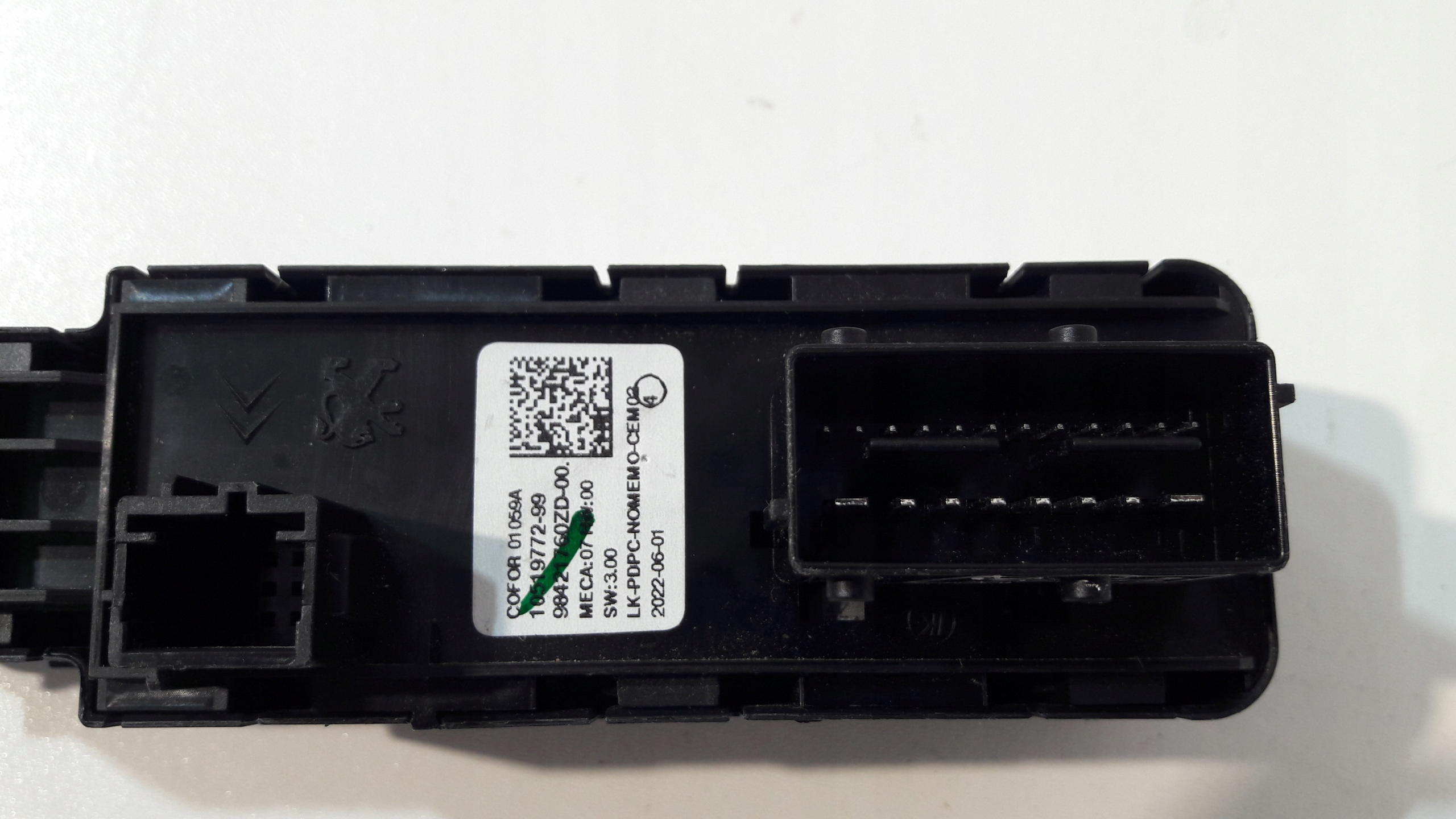 PANEL switch windows of the window PEUGEOT 2008 9842176ZD-00 (PX3)