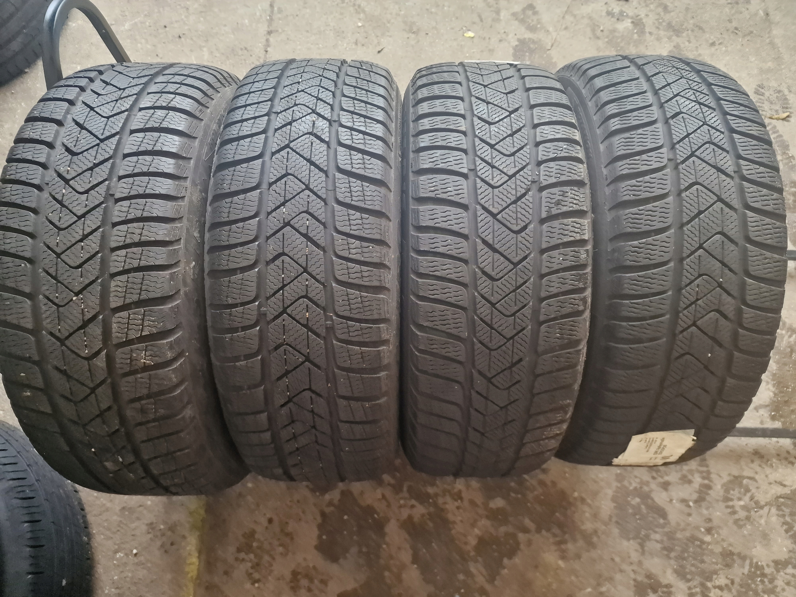 OPONY ZIMA PIRELLI SOTTOZERO 3 RFT 205/55/16 91H Sezon zimowe