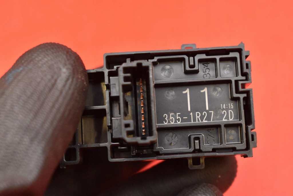 switch lifting windows right rear part 193354 TOYOTA COROLLA E21 19-21