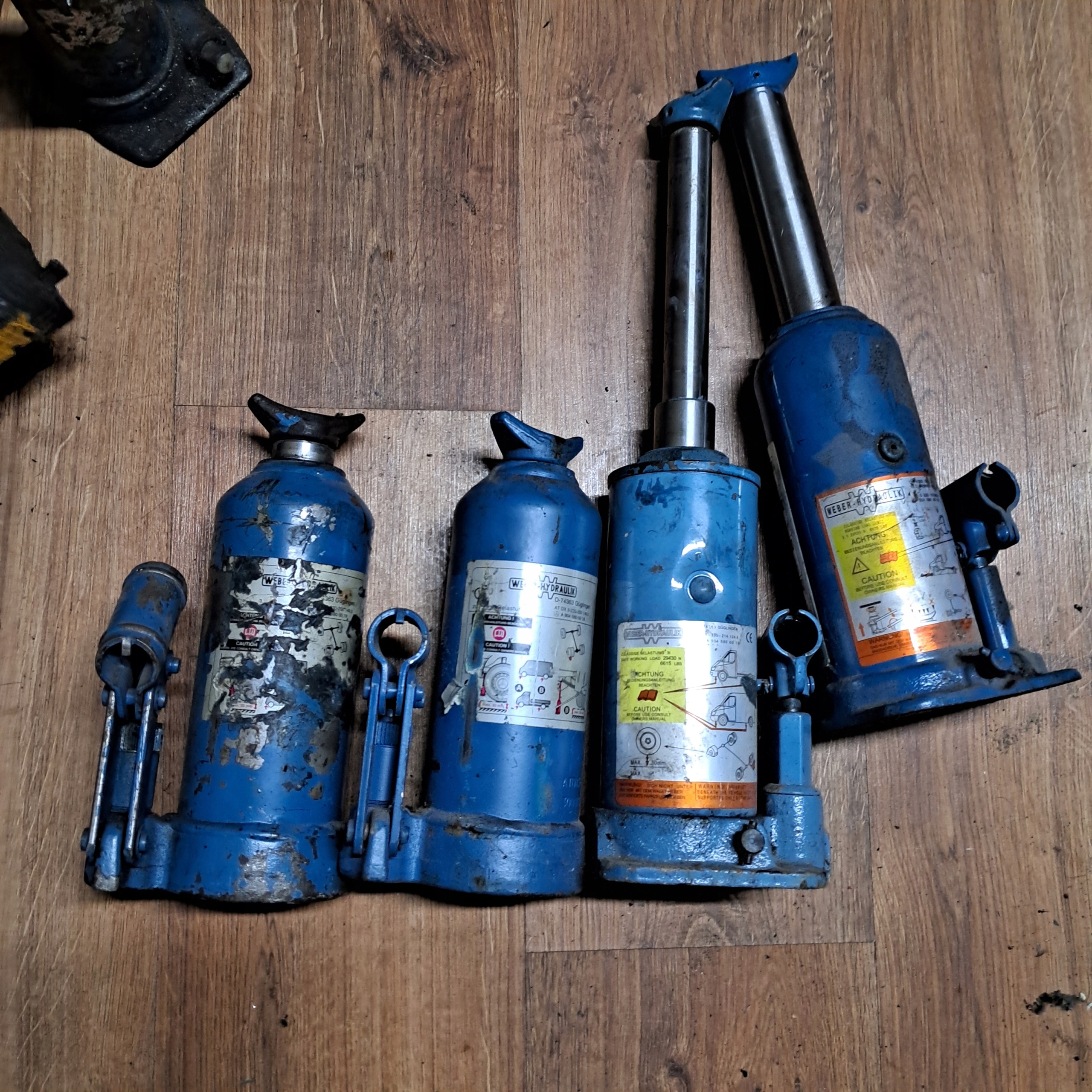 Podnośnik lewarek Sprinter 904 907 A9045800018