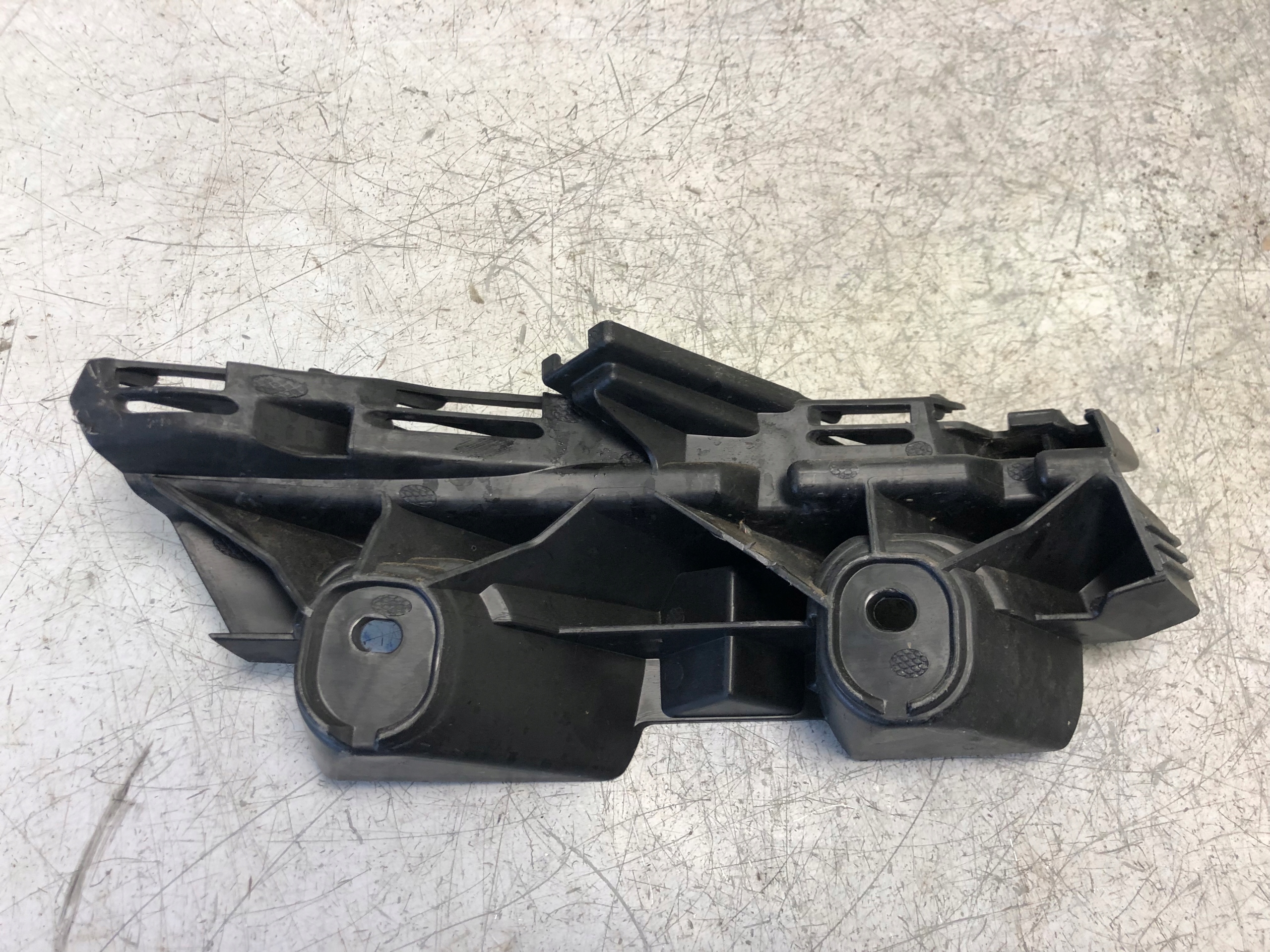 bumper bracket right rear part SKODA KODIAQ 565807394B