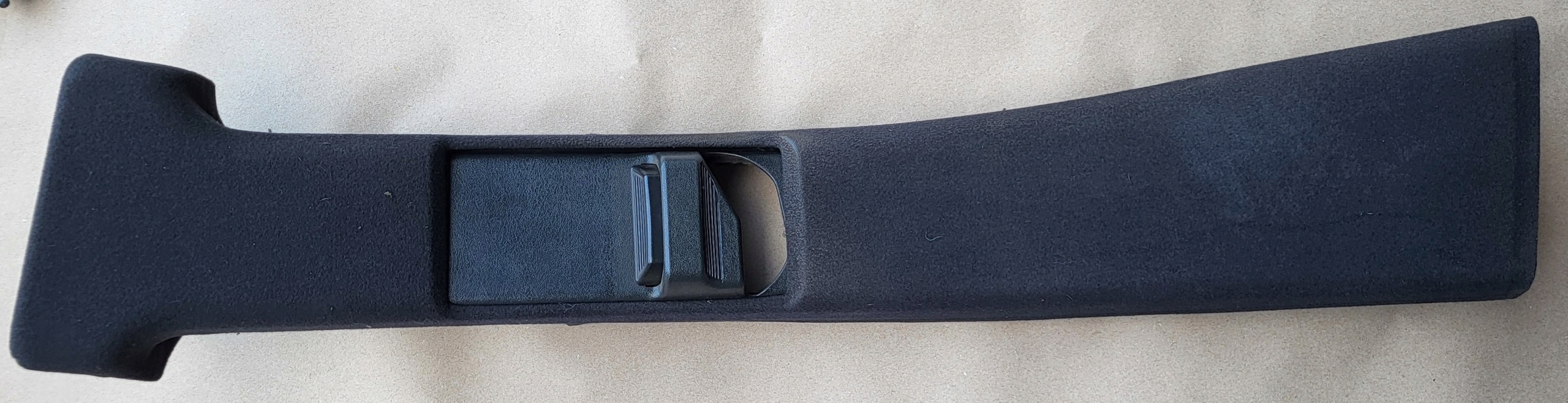 cover side SLUPKA B left central black MERCEDES E W210 OE EU