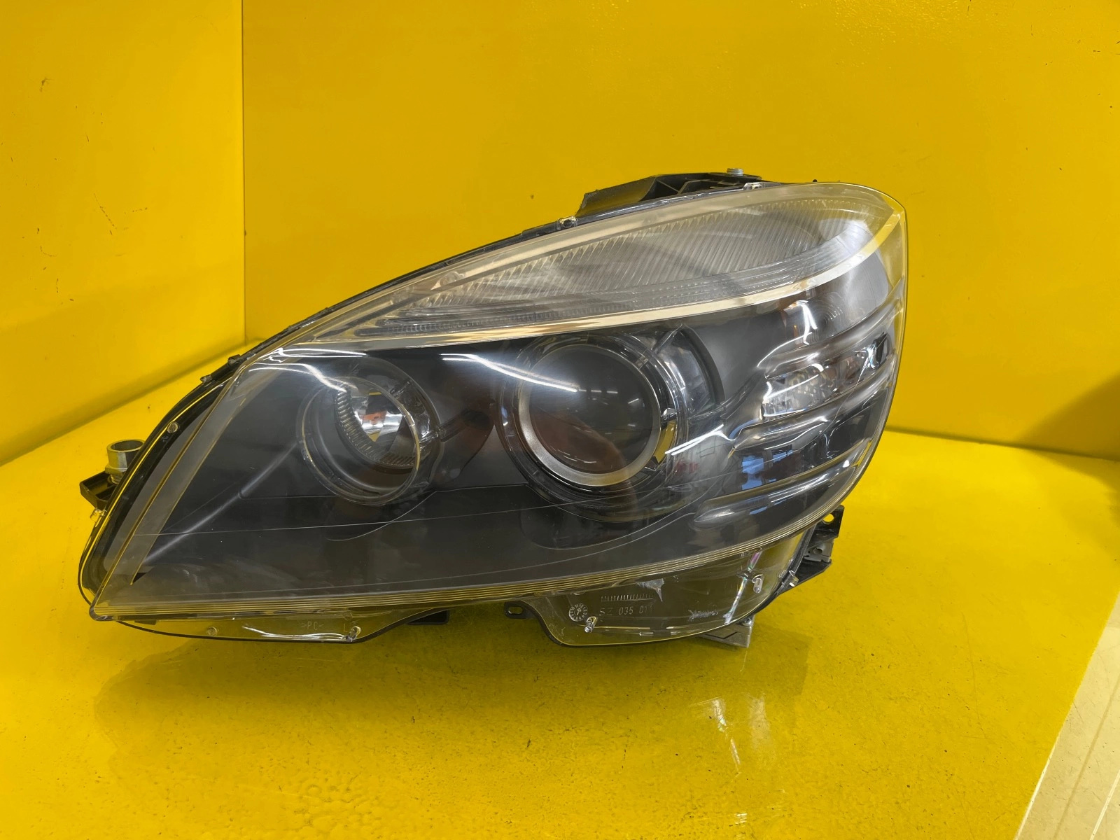 light left Mercedes W204 C-Klasa 11-14 XENON A2048207561