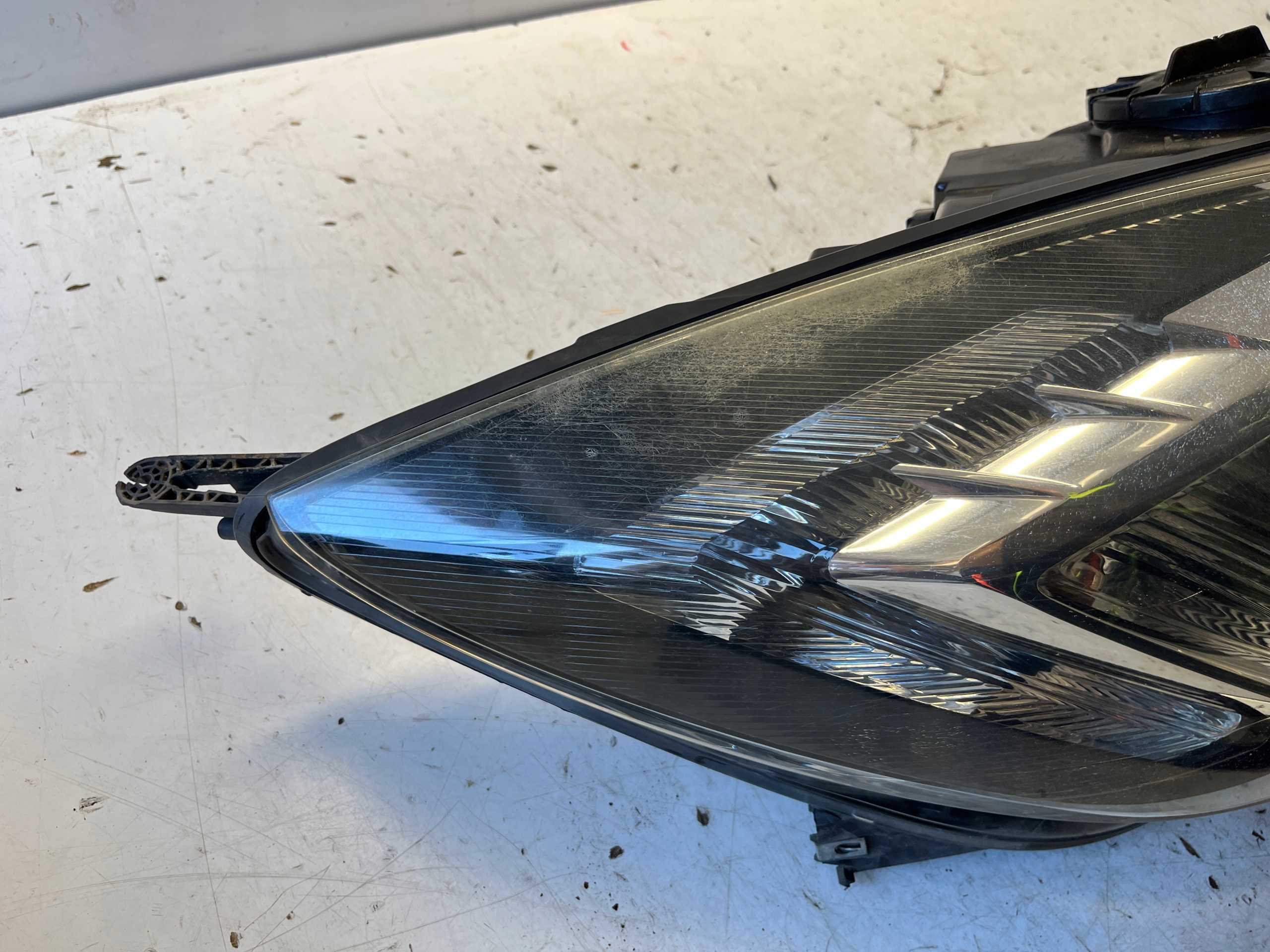 OPEL INSIGNIA A before lift REFLEKTOR light right front BI XENON right EU