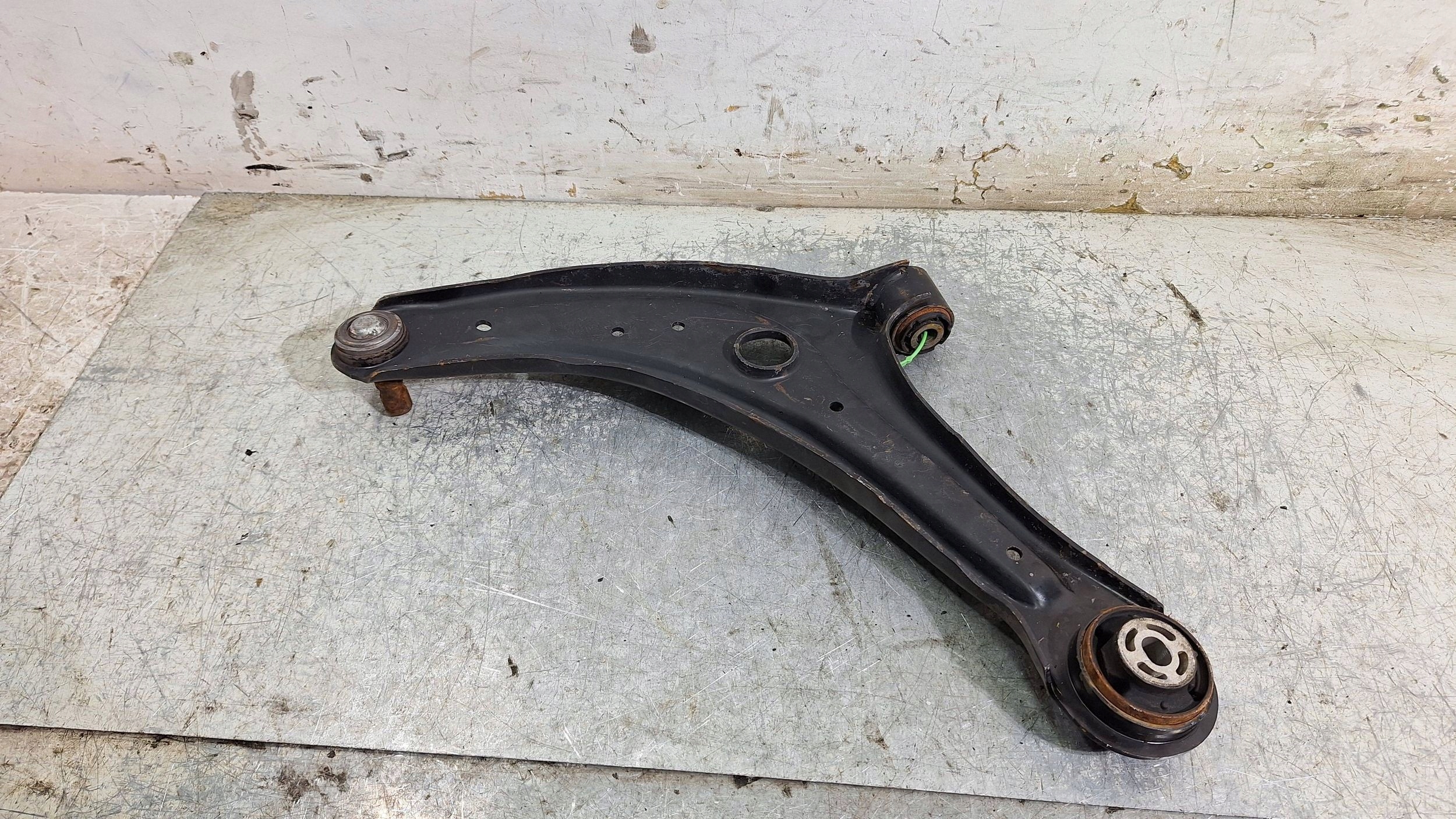 arm right front H1BC-3042R FORD FIESTA MK8