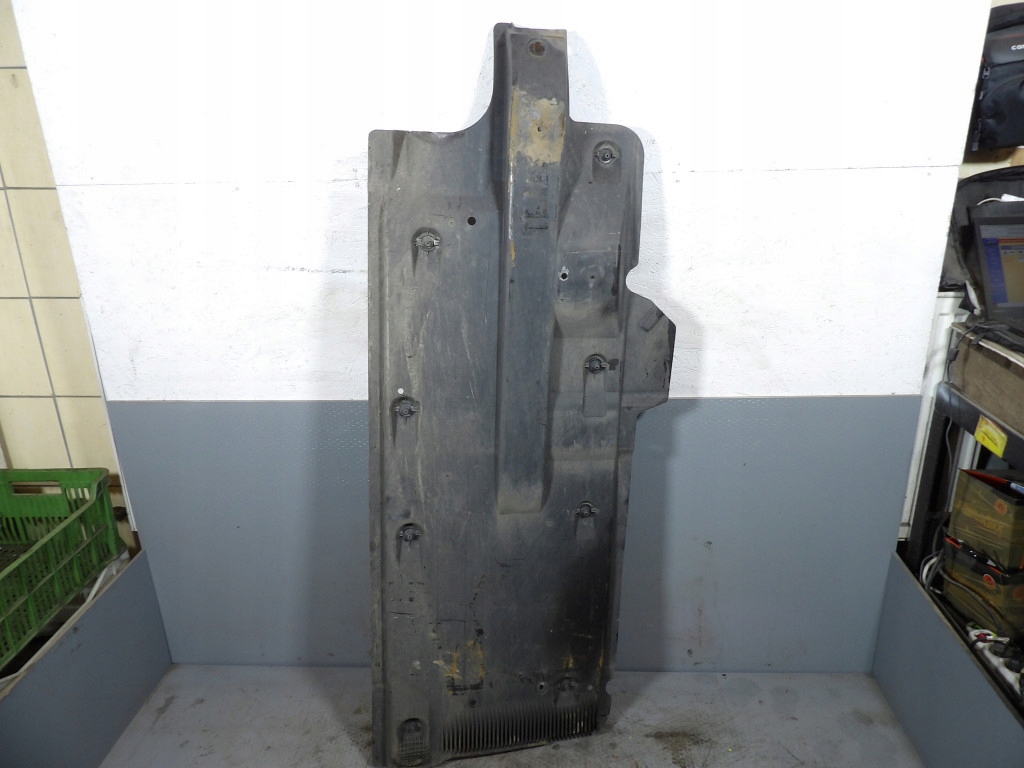 SKODA RAPID LIFTBACK cover chassis right 6RA825202