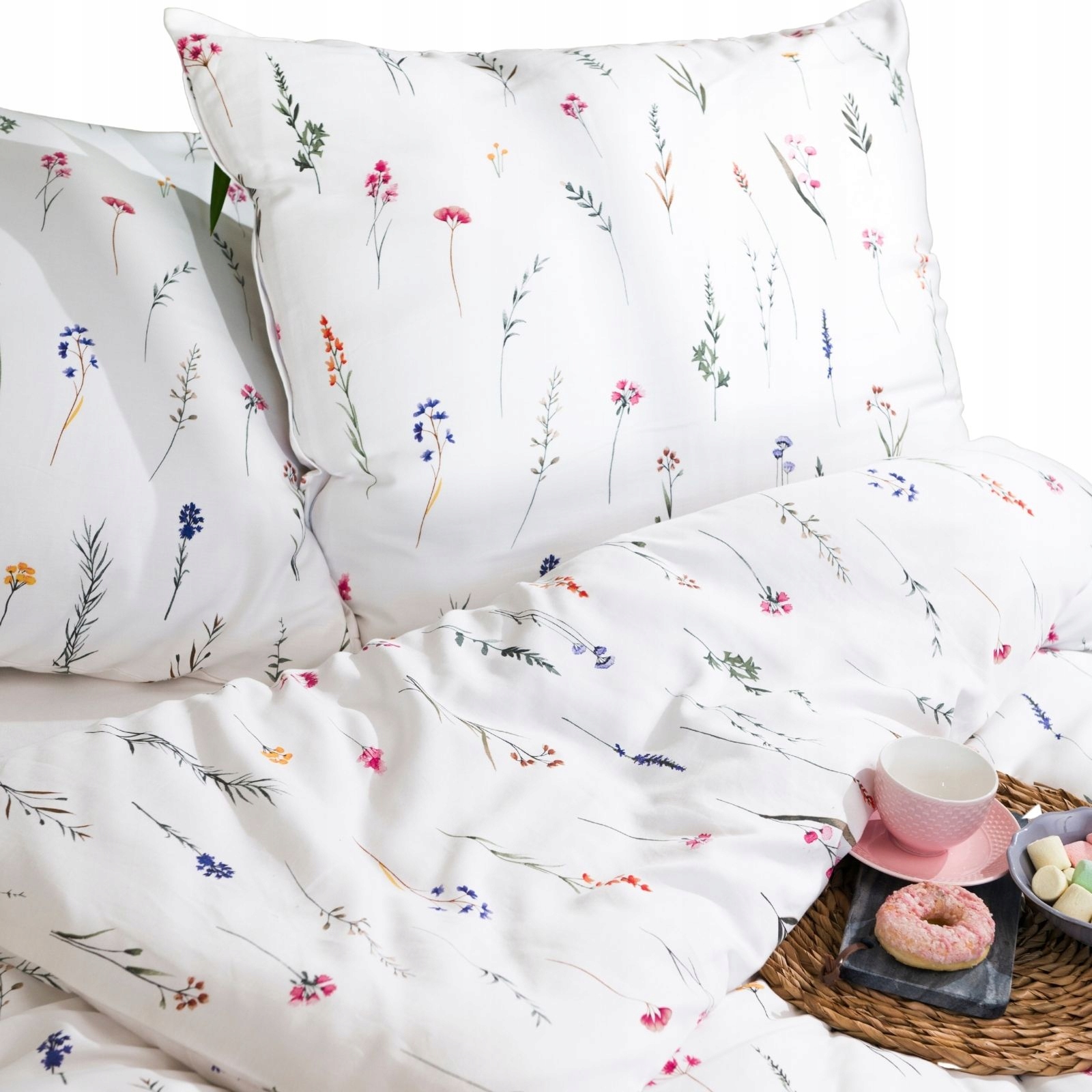 Komplet pościeli z bawełny satynowej 160x200 biała w kwiaty polne łąka