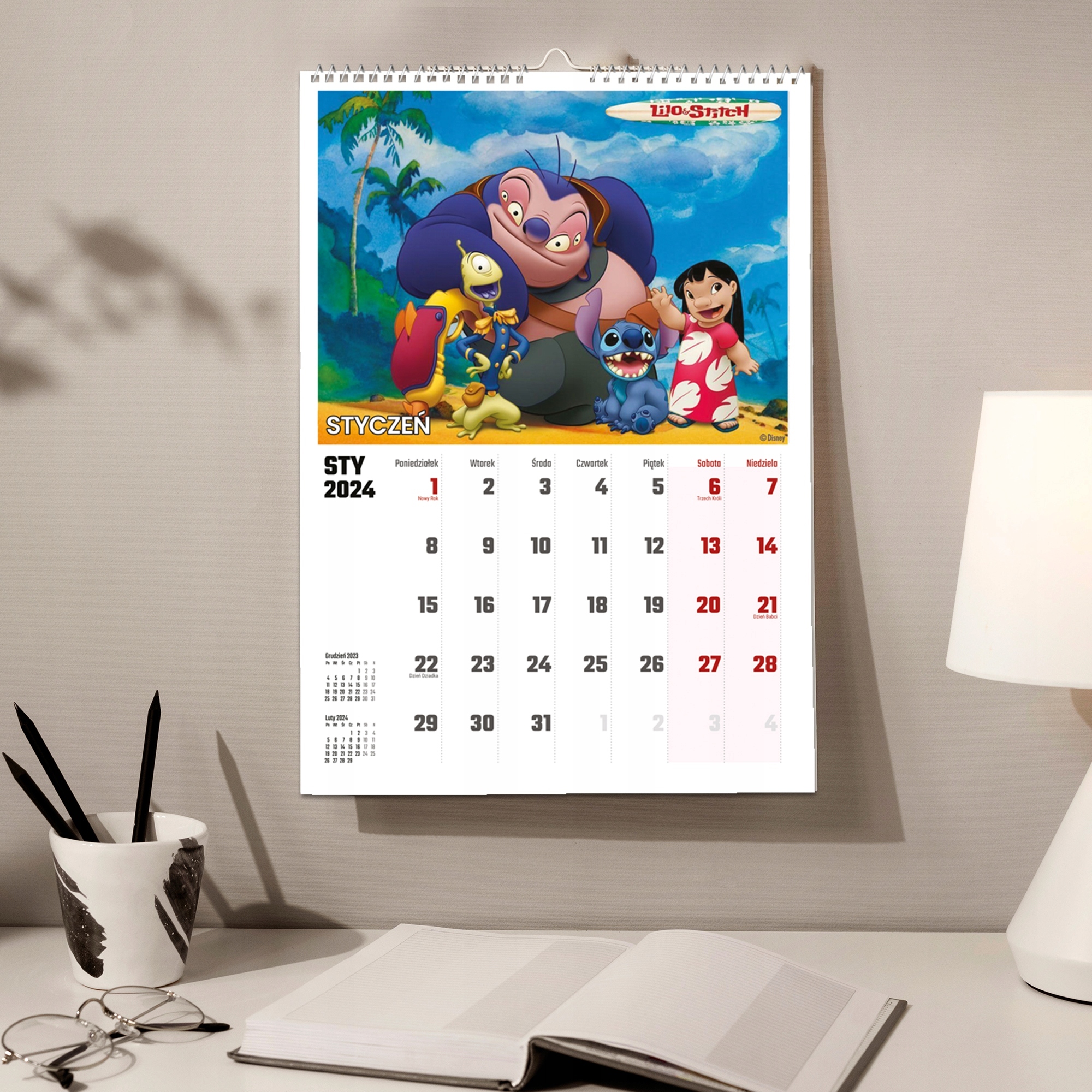 KALENDARZ ŚCIENNY NA ROK 2024 LILO I STICH BAJKA WIELOPLANSZOWY A4 Rodzaj ścienny
