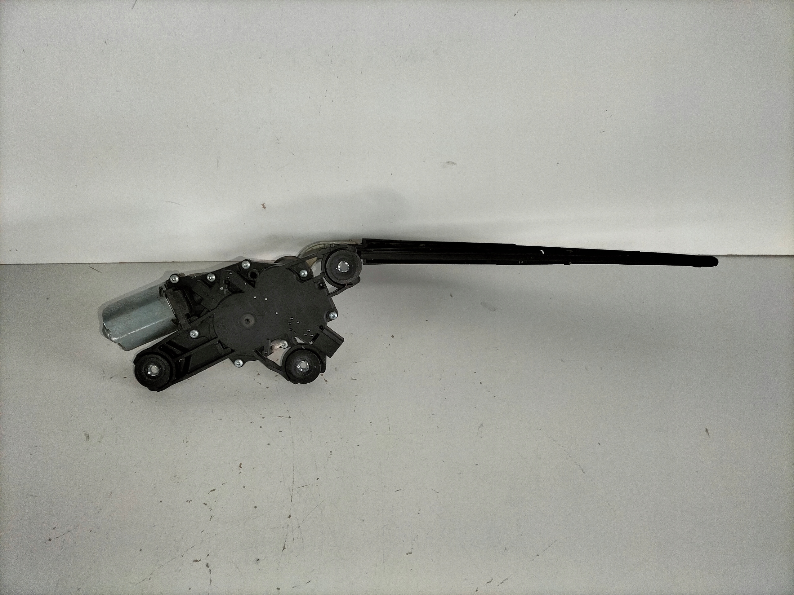 MOTOR WISCHERARM HECK FORD FOCUS MK3 14